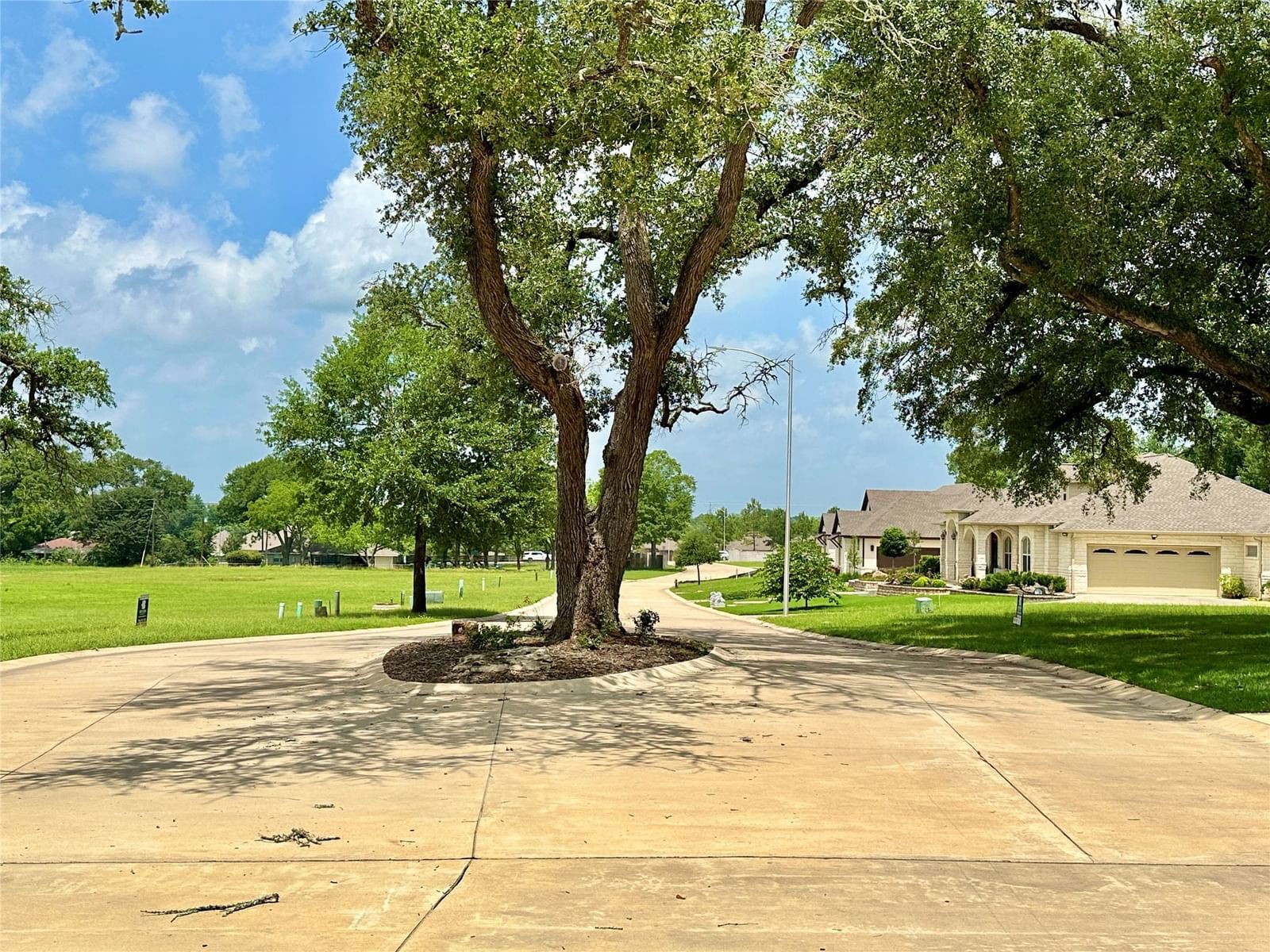 Real estate property located at 2408 Oak Hollow, Washington, Heritage Oaks Sub Sec 1, Brenham, TX, US