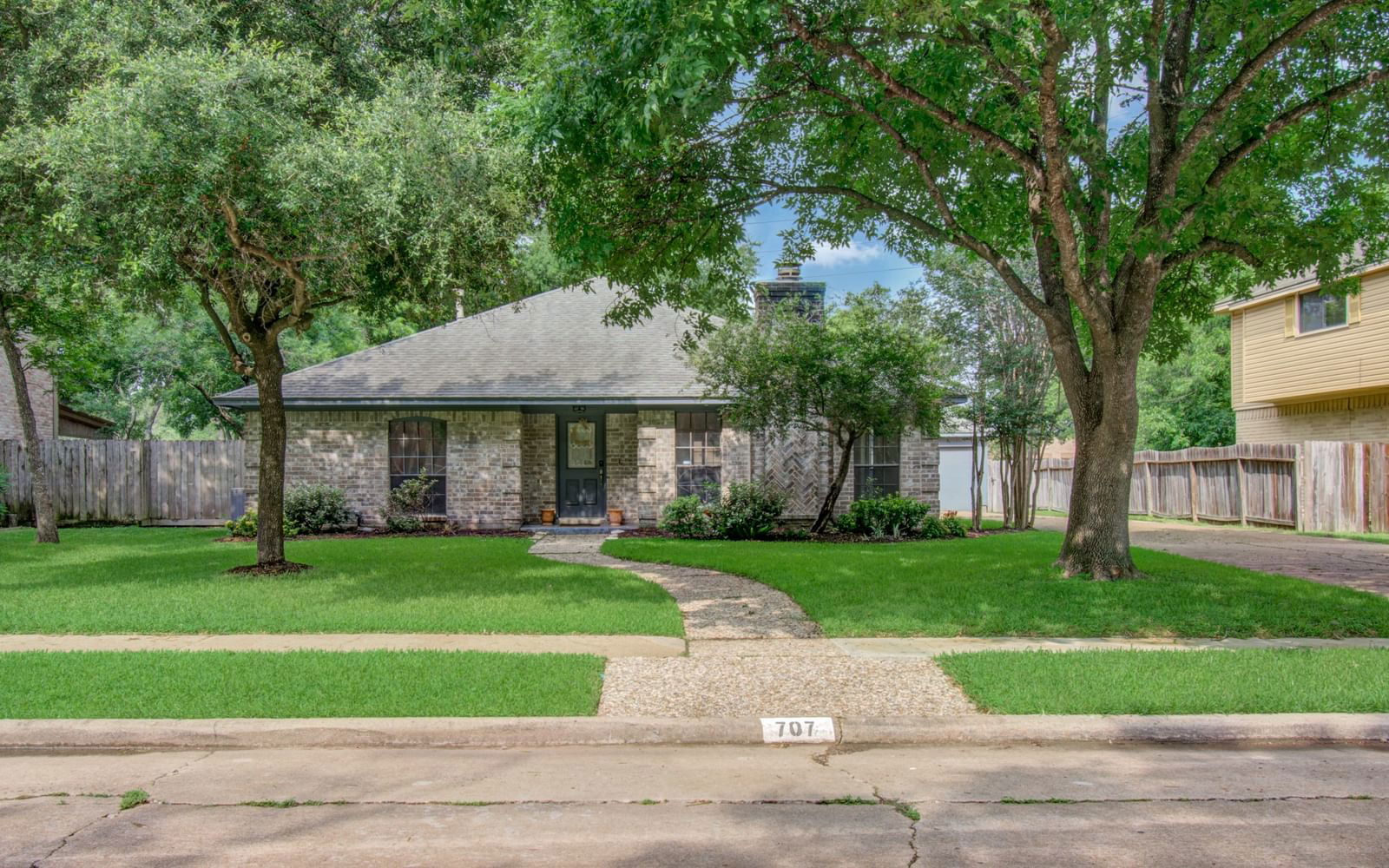 Real estate property located at 707 Green Belt, Fort Bend, Sugarmill Sec 3, Sugar Land, TX, US