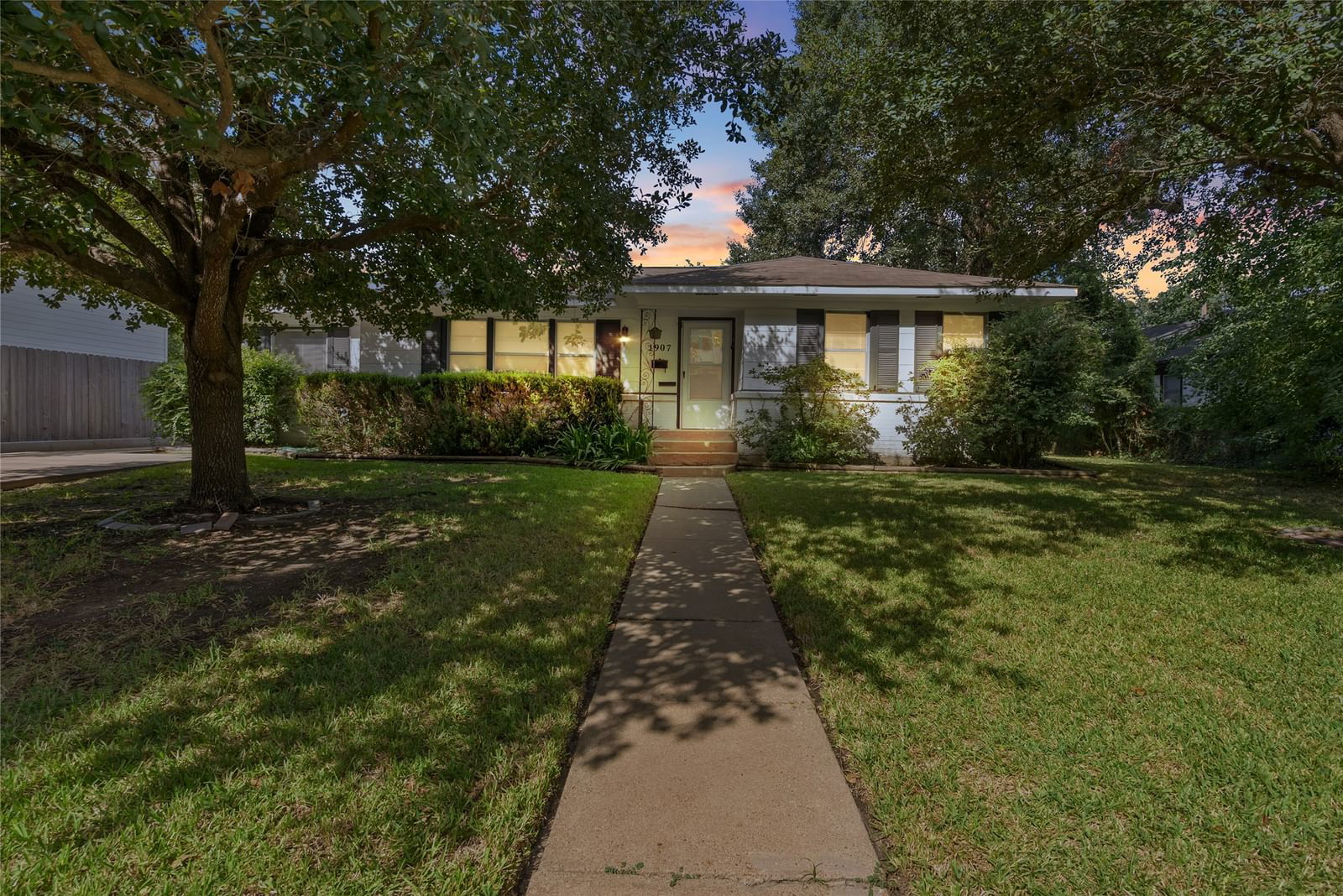 Real estate property located at 1907 Wyndale, Harris, Devonshire Place, Houston, TX, US