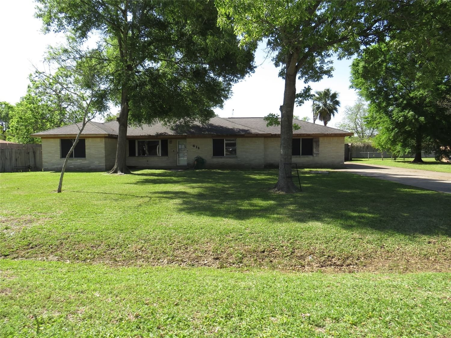 Real estate property located at 611 Shady, Harris, Shady Oaks, La Porte, TX, US