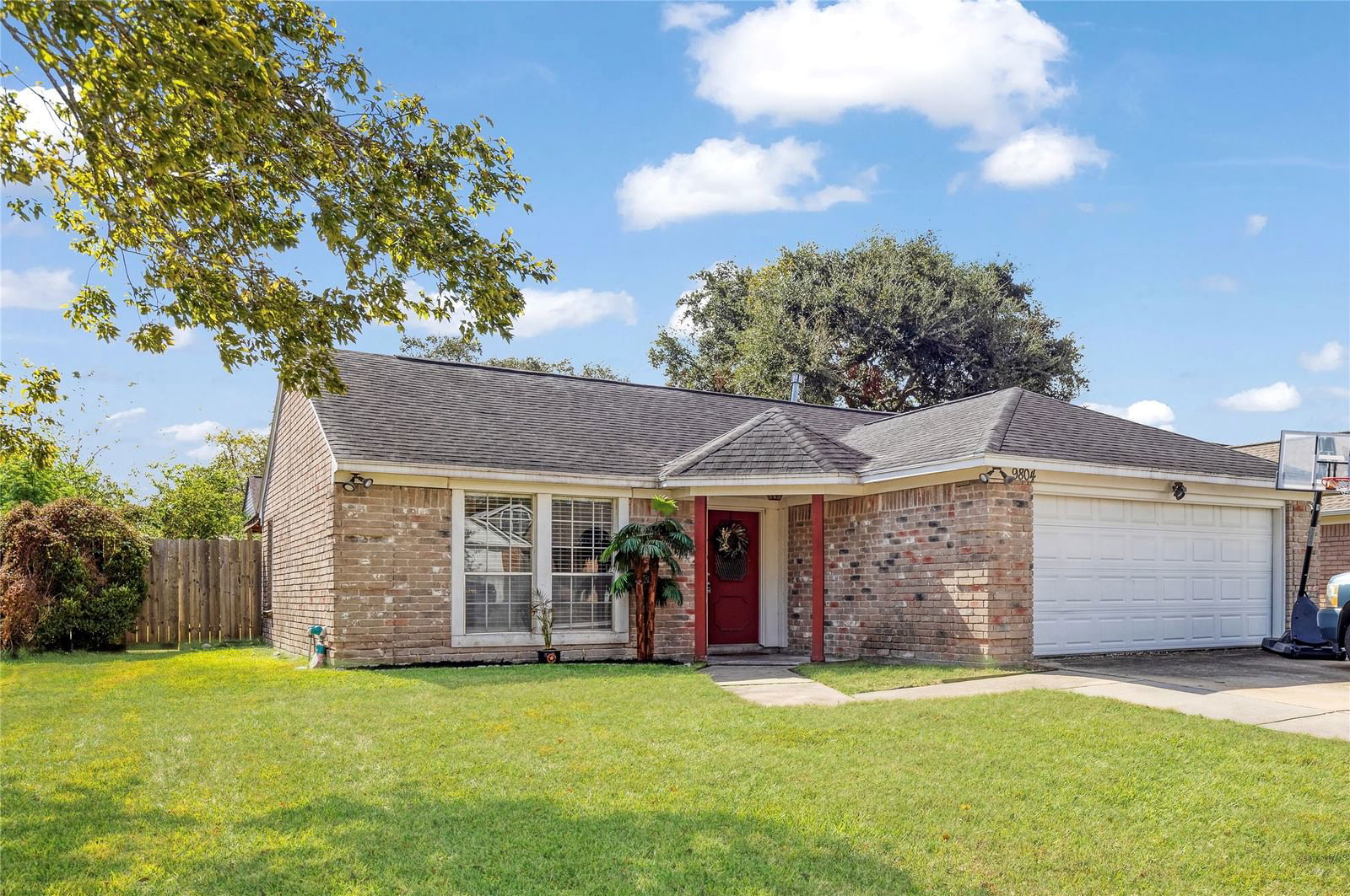 Real estate property located at 9804 Green Meadow, Harris, Meadow Park Sec 01, La Porte, TX, US