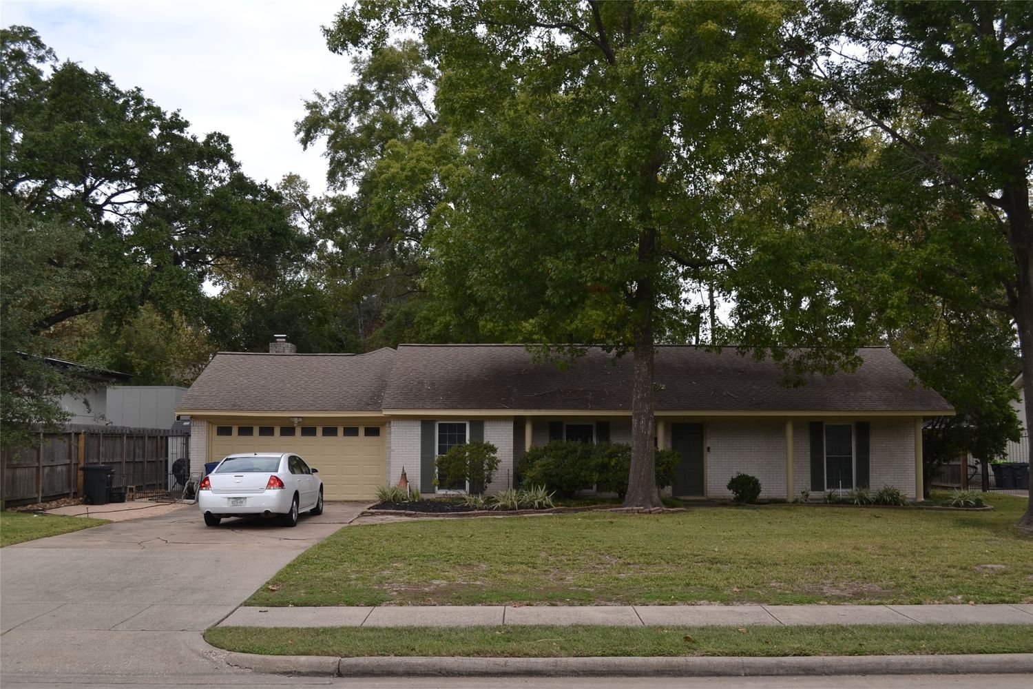 Real estate property located at 8702 Westview Drive, Harris, Cedarwood Sec 01, Houston, TX, US