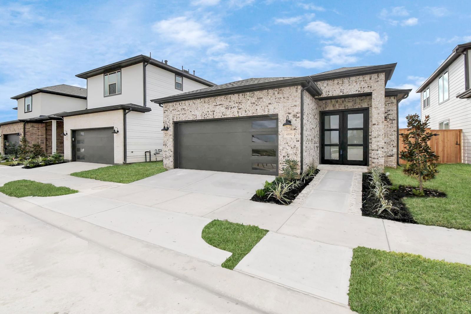 Real estate property located at 4352 Avron, Fort Bend, Retreat at Stafford, Stafford, TX, US