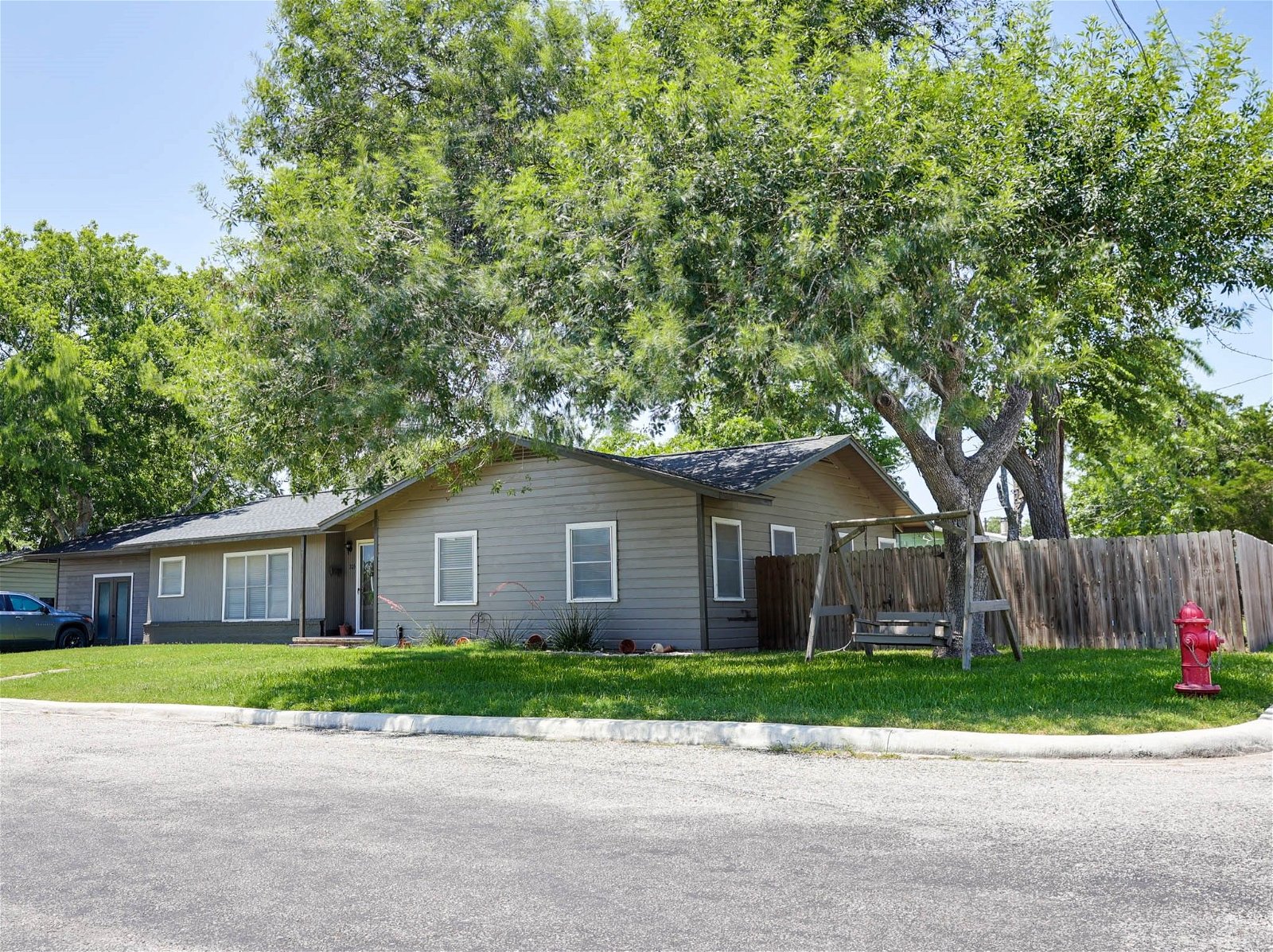 Real estate property located at 203 Sandra, Lavaca, Hallettsville, TX, US