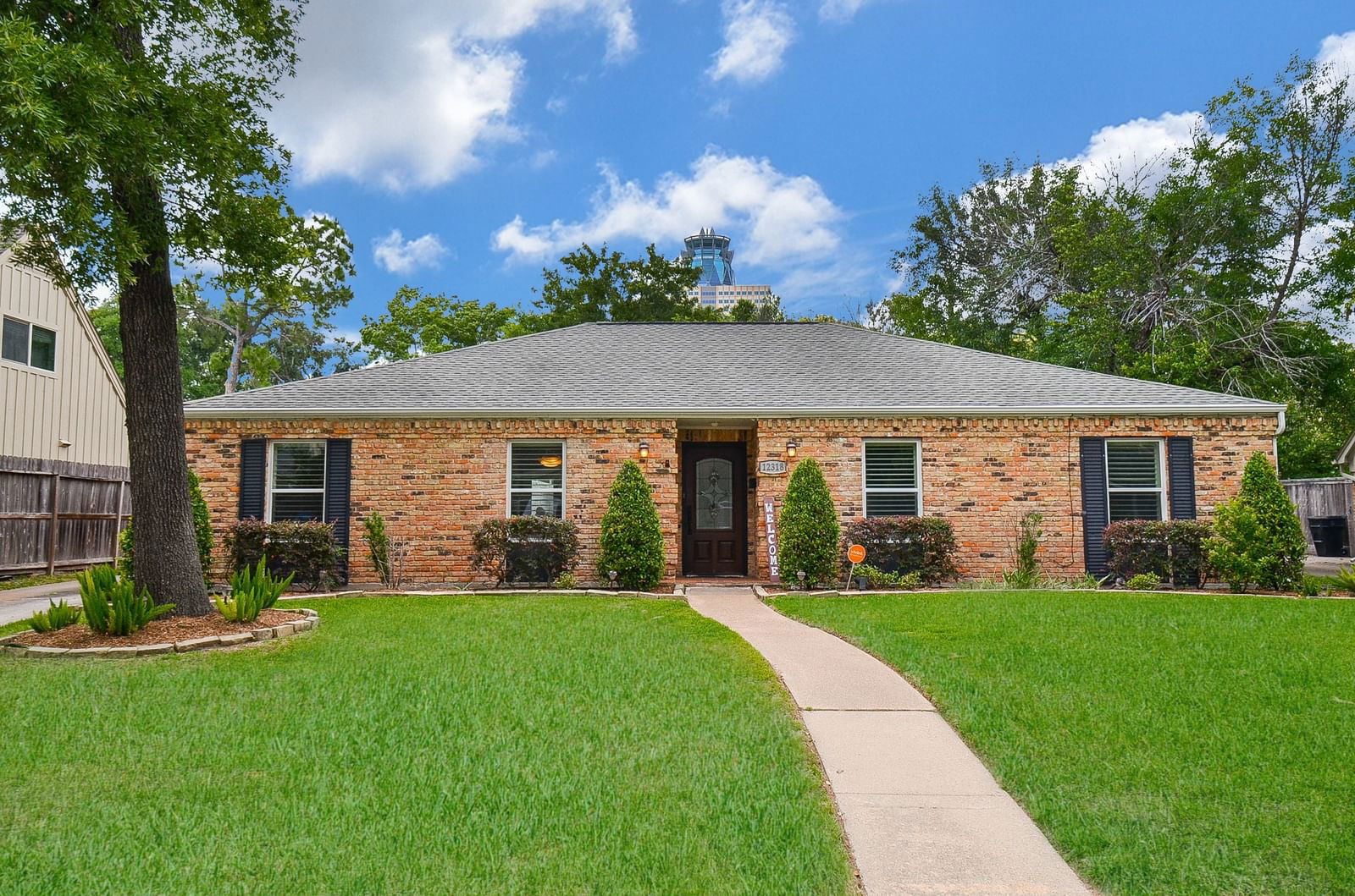 Real estate property located at 12318 Queensbury, Harris, Memorial Hollow Sec 05 R/P, Houston, TX, US