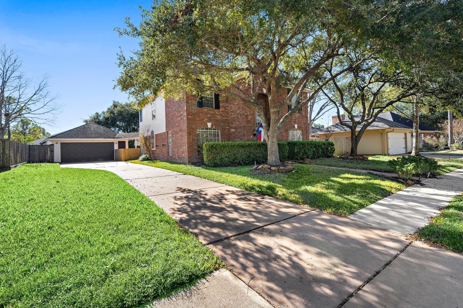 Real estate property located at 6934 Woodside, Fort Bend, Greatwood Knoll Sec 1, Sugar Land, TX, US