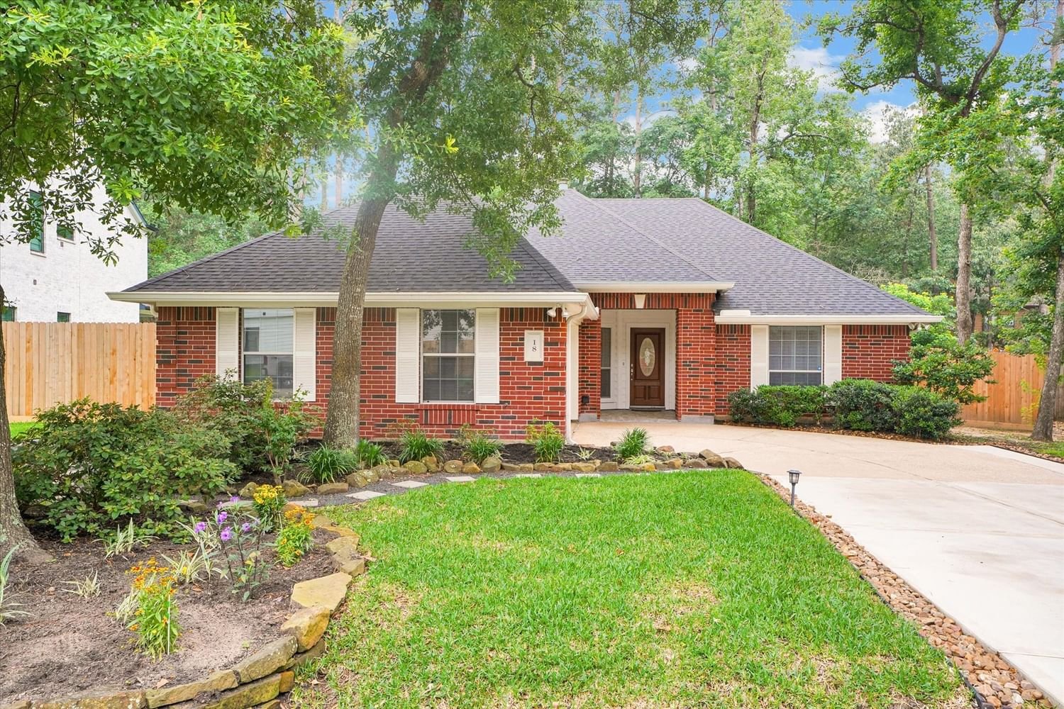 Real estate property located at 18 Nursery, Montgomery, Village of Grogans Mill, The Woodlands, TX, US