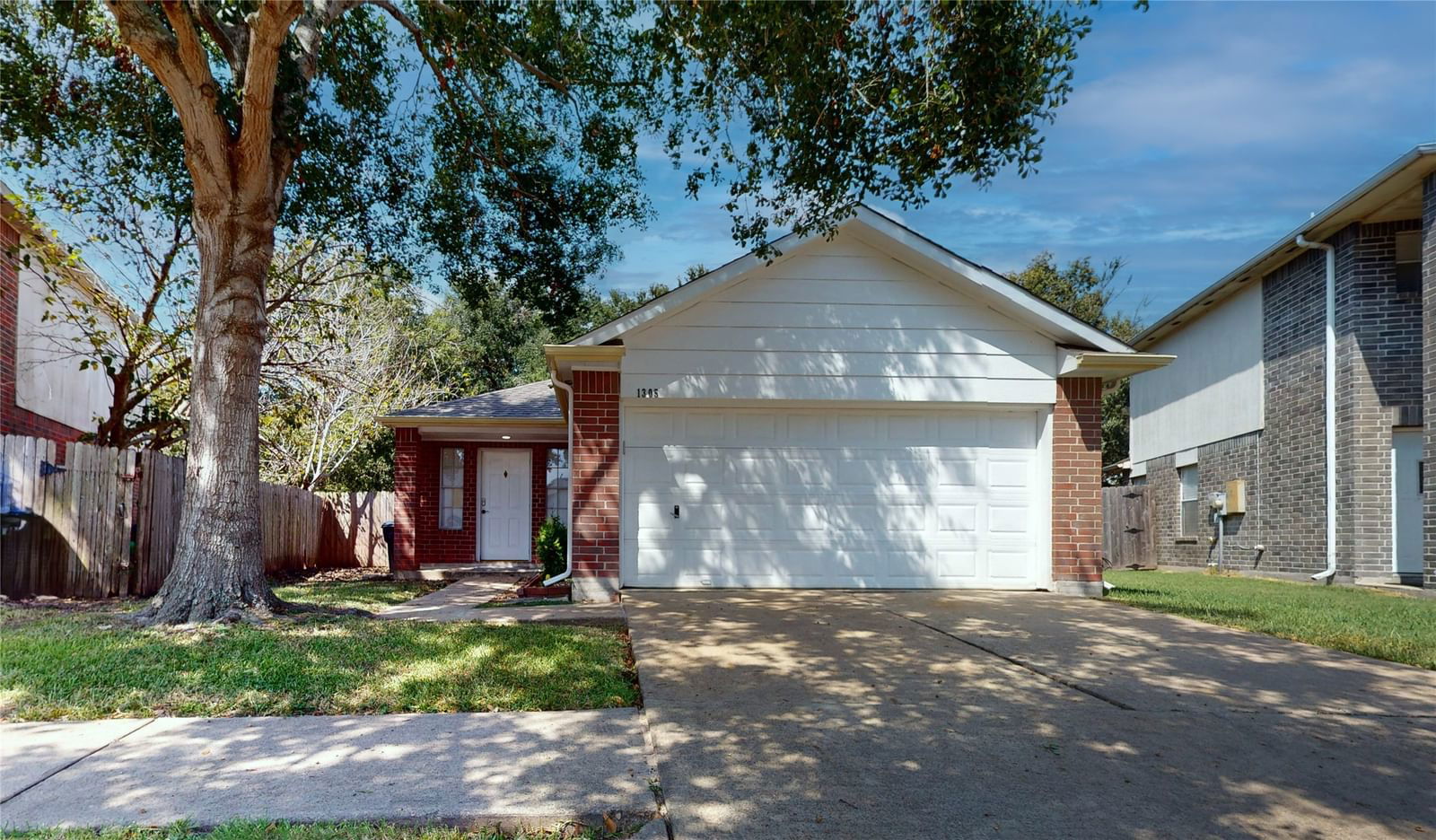 Real estate property located at 1305 Bridle Path, Fort Bend, Pecan Park Sec 1, Rosenberg, TX, US