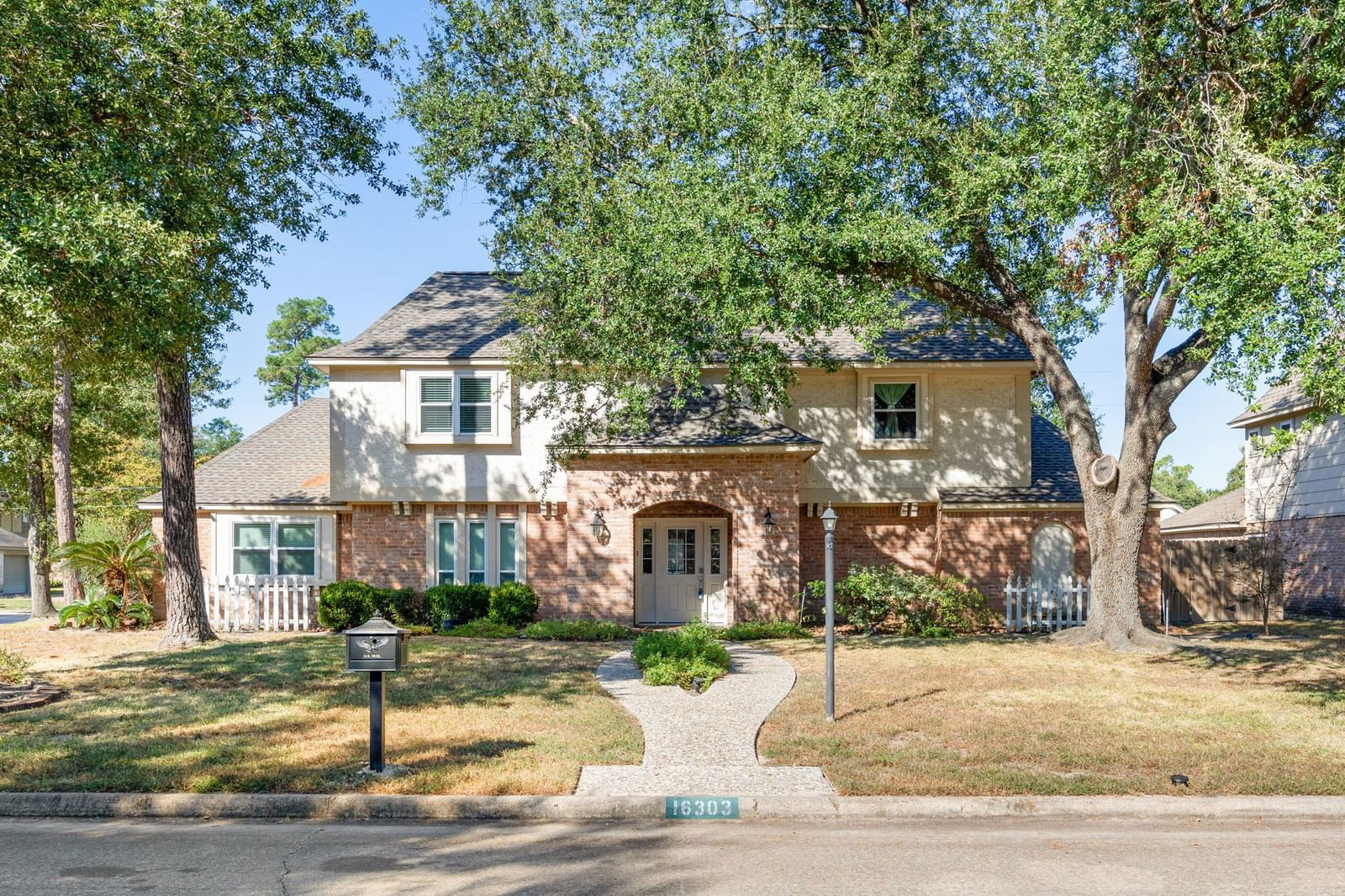 Real estate property located at 16303 Greenfield, Harris, Wimbledon Estates & Racq Cl Se, Spring, TX, US