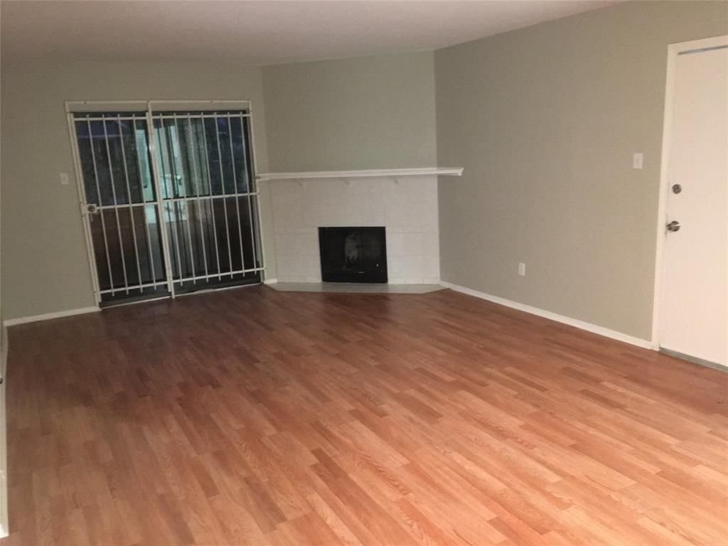 Real estate property located at 8323 Wilcrest #7002, Harris, Wilcrest Park Condo Sec 02b, Houston, TX, US