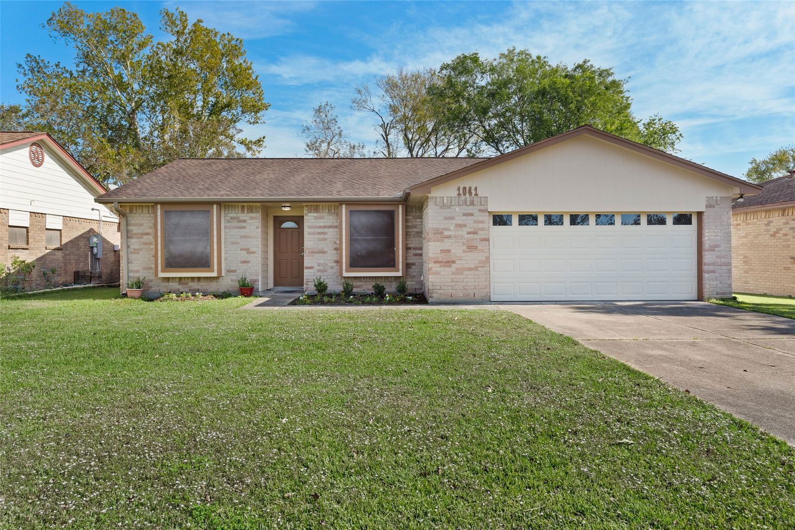 Real estate property located at 1041 Crossing, Brazoria, Rancho Isabella Sec 1-2-3-4 A, Angleton, TX, US