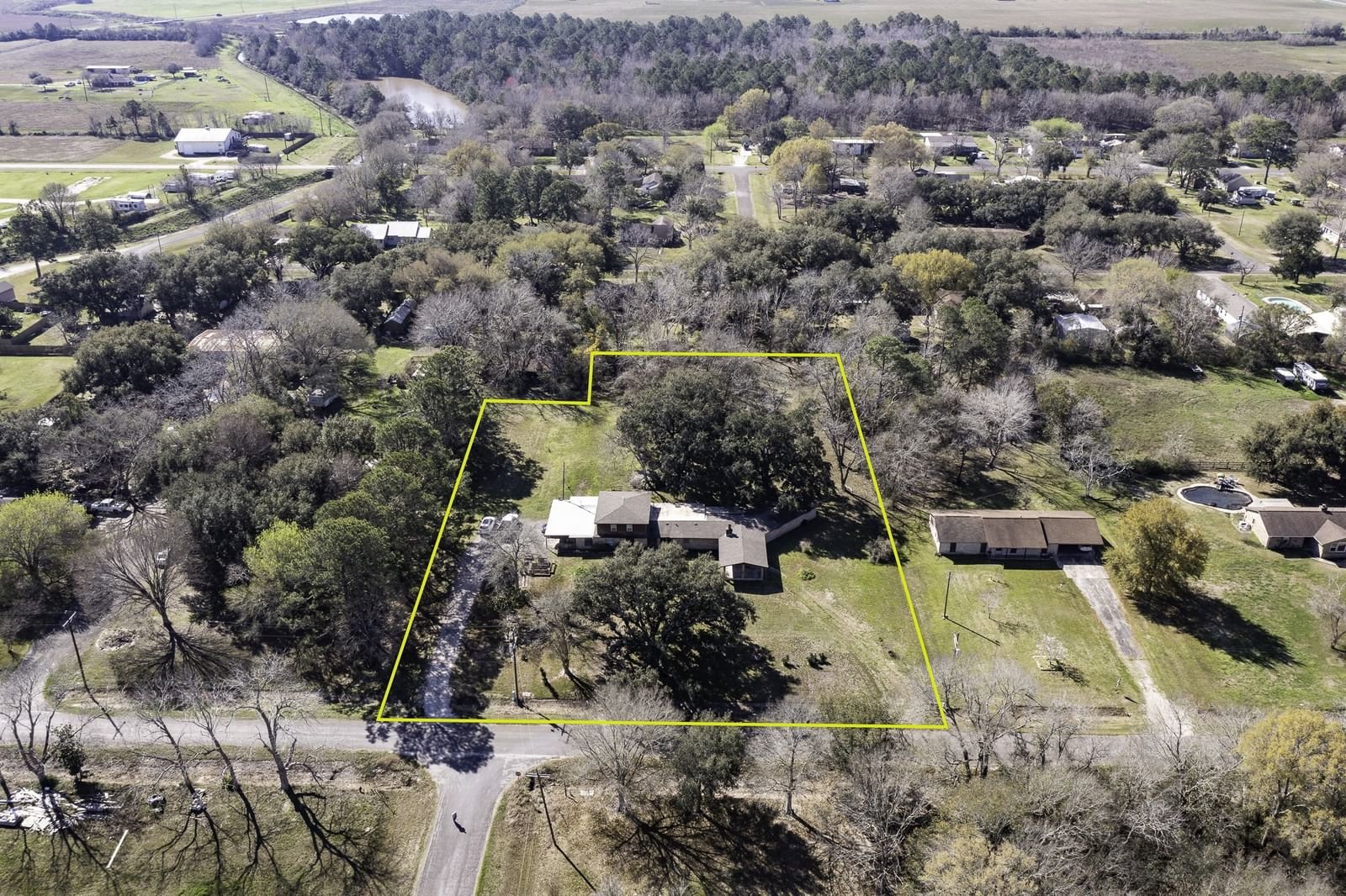 Real estate property located at 800 Oak, Chambers, Charles Willcox 01 03 League, Anahuac, TX, US