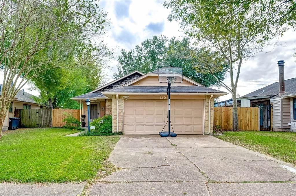 Real estate property located at 14015 Clear Forest, Fort Bend, Townewest Sec 6, Sugar Land, TX, US