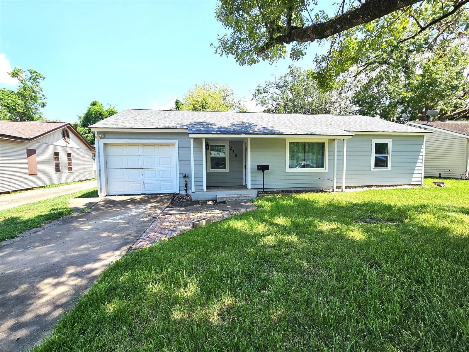 Real estate property located at 235 Laurel, Brazoria, Area B-C-D-E-G-H-J-K-L Etc La, Lake Jackson, TX, US