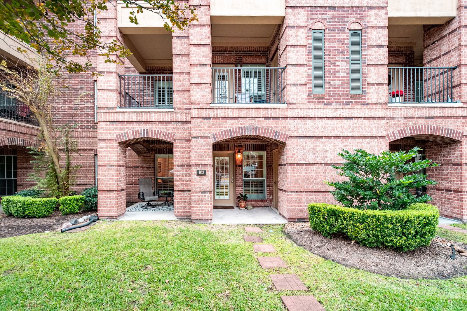 Real estate property located at 2815 Kings Crossing #103, Harris, Kingwood Village Estates Condo, Houston, TX, US