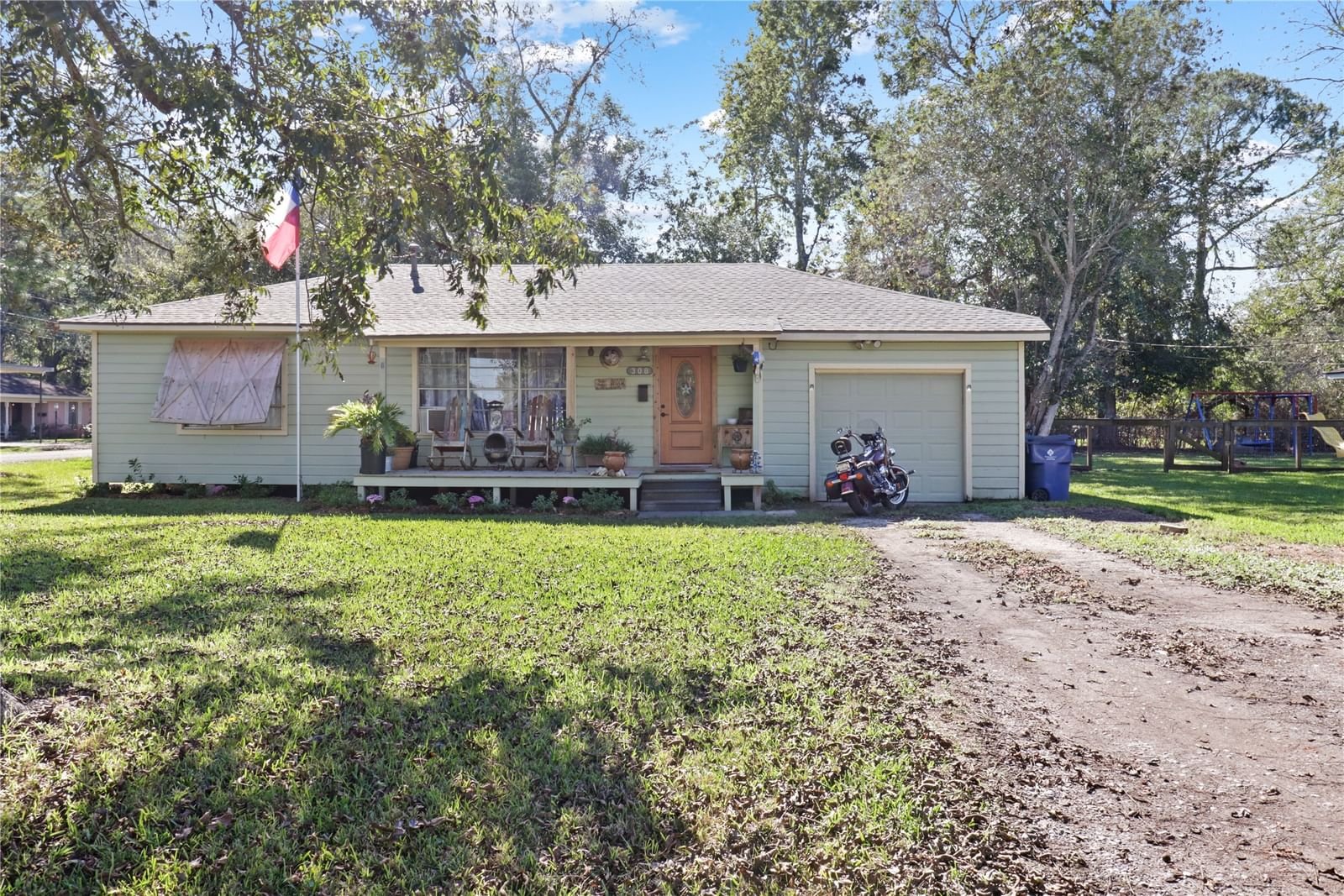 Real estate property located at 308 Yaupon, Brazoria, Sweeny, TX, US