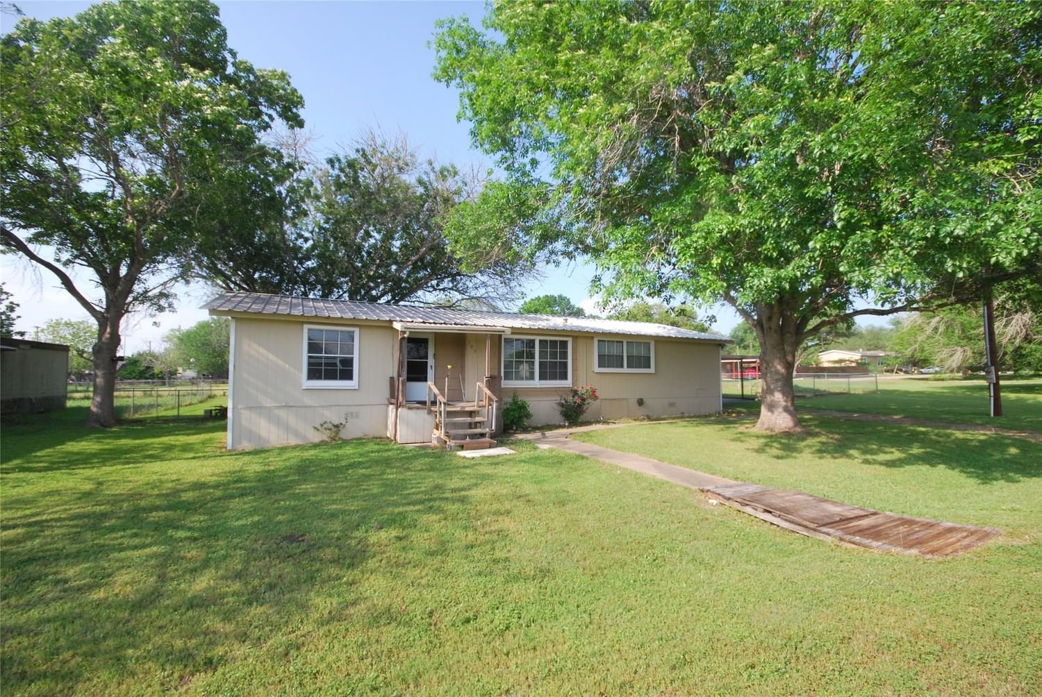 Real estate property located at 105 Park, Lavaca, H R Haase Sub, Moulton, TX, US
