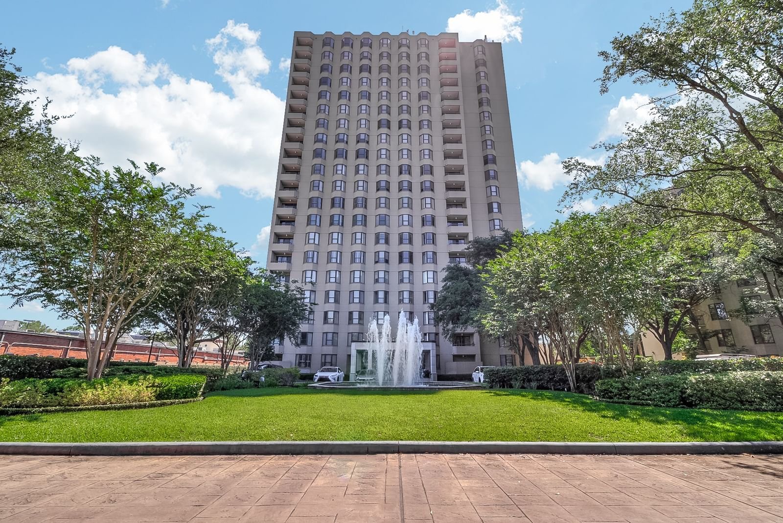Real estate property located at 651 Bering #704, Harris, Woodway Place 02 Condo, Houston, TX, US