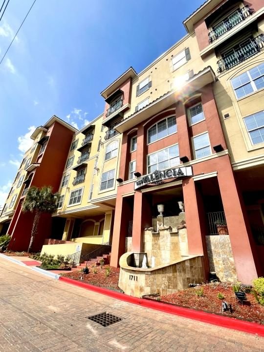 Real estate property located at 1711 Old Spanish #327, Harris, THE VALENCIA CONDO, Houston, TX, US