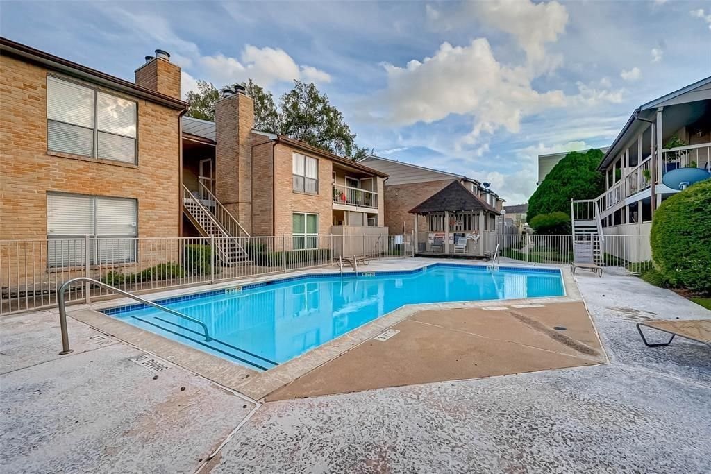 Real estate property located at 2110 Wilcrest #123, Harris, Lakecrest Condo Ph 02, Houston, TX, US