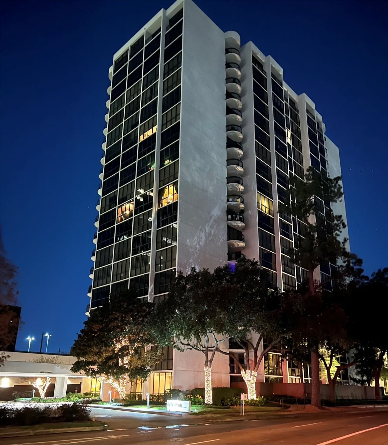 Real estate property located at 5001 Woodway #901, Harris, Woodway Condo, Houston, TX, US