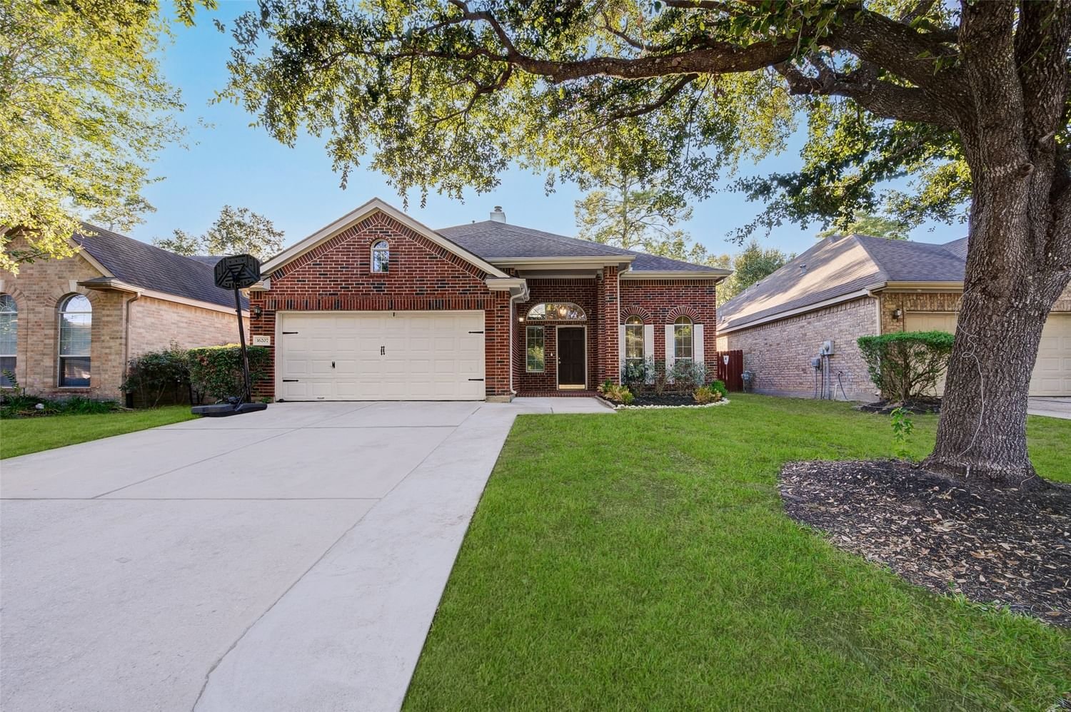 Real estate property located at 16207 Woodbend Trail, Harris, Woodbend Pines, Houston, TX, US
