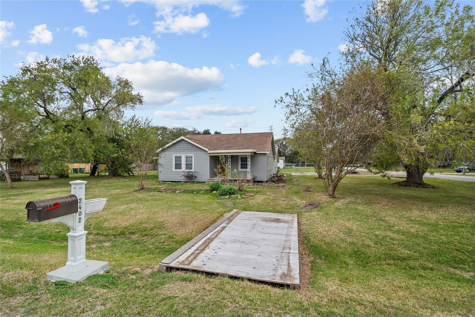 Real estate property located at 2402 6th, Galveston, Cook & Stewart, La Marque, TX, US