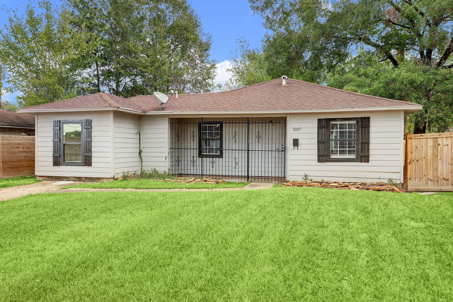 Real estate property located at 5107 Dickens, Harris, Houston, TX, US