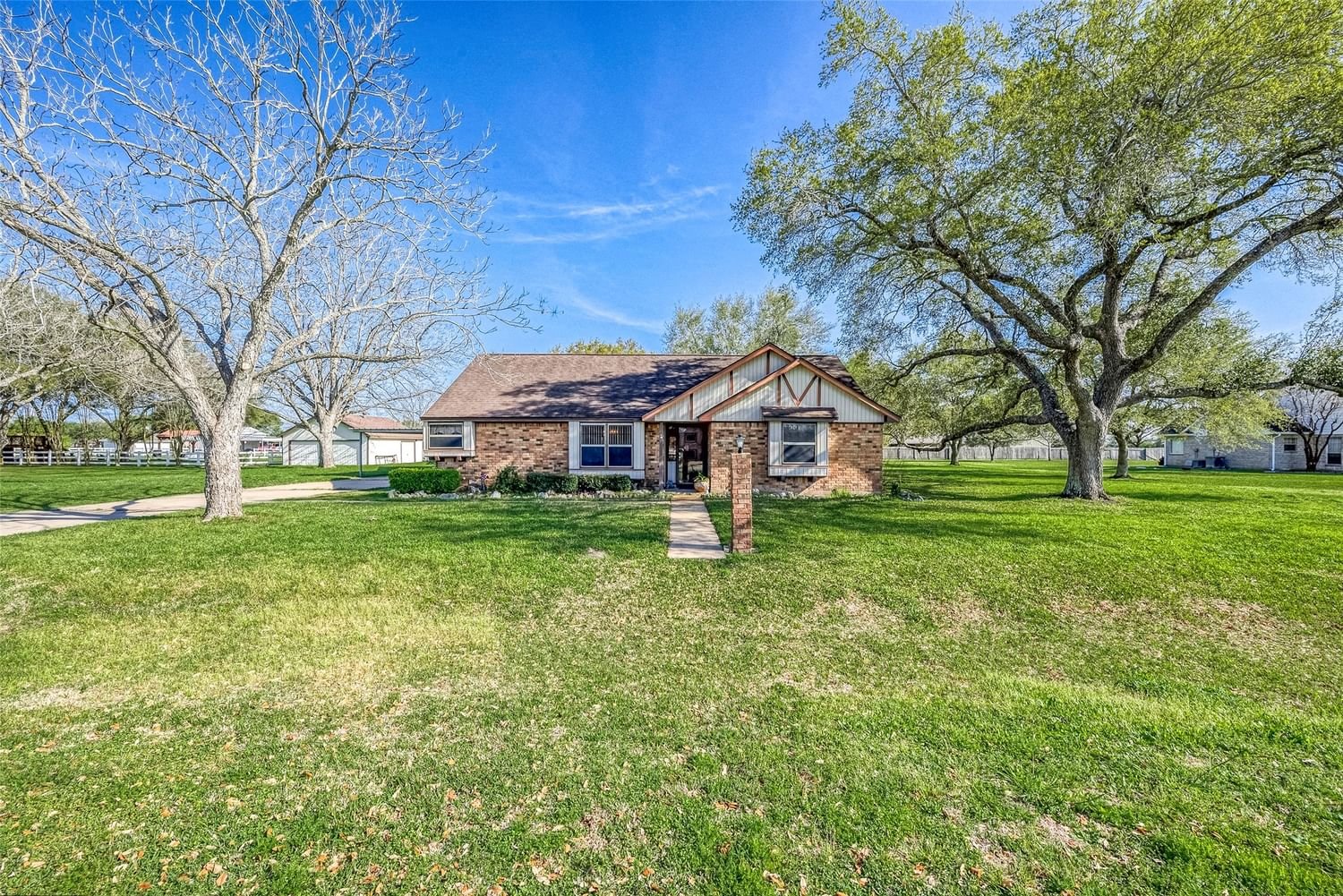 Real estate property located at 4119 Scott, Fort Bend, Cottonwood Estates, Rosenberg, TX, US