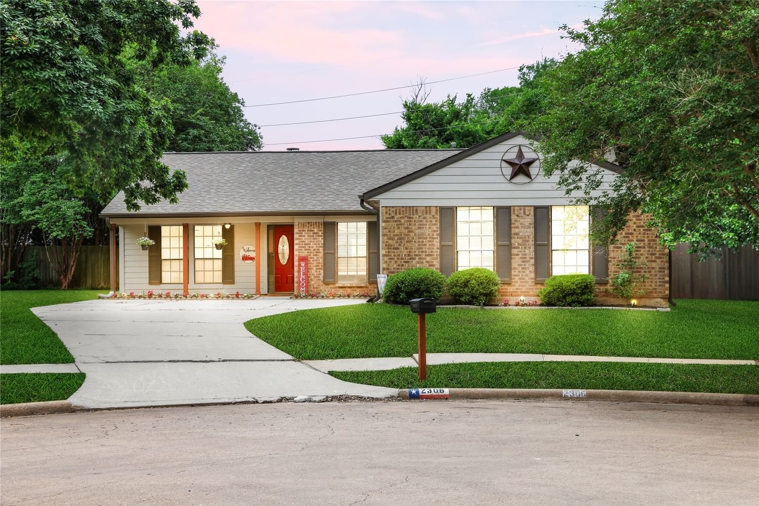 Real estate property located at 2306 Trail Wood, Fort Bend, The Grove Sec 3, Richmond, TX, US