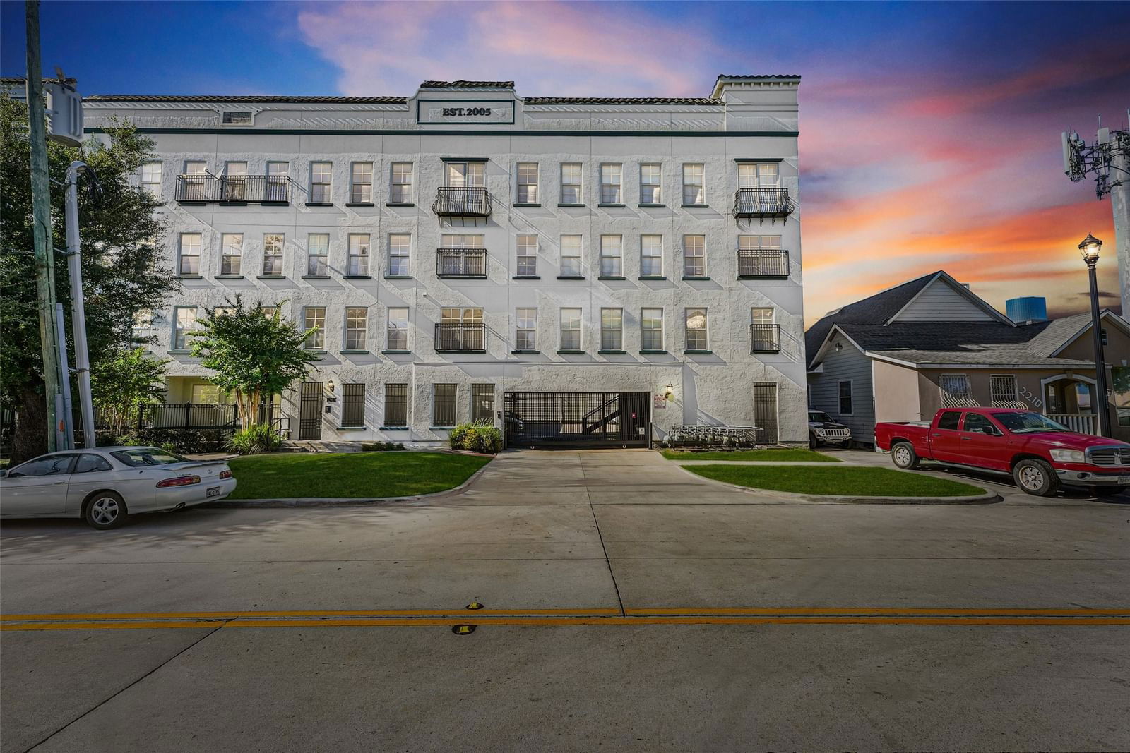 Real estate property located at 2216 Chenevert #10, Harris, Rushmore Lofts, Houston, TX, US