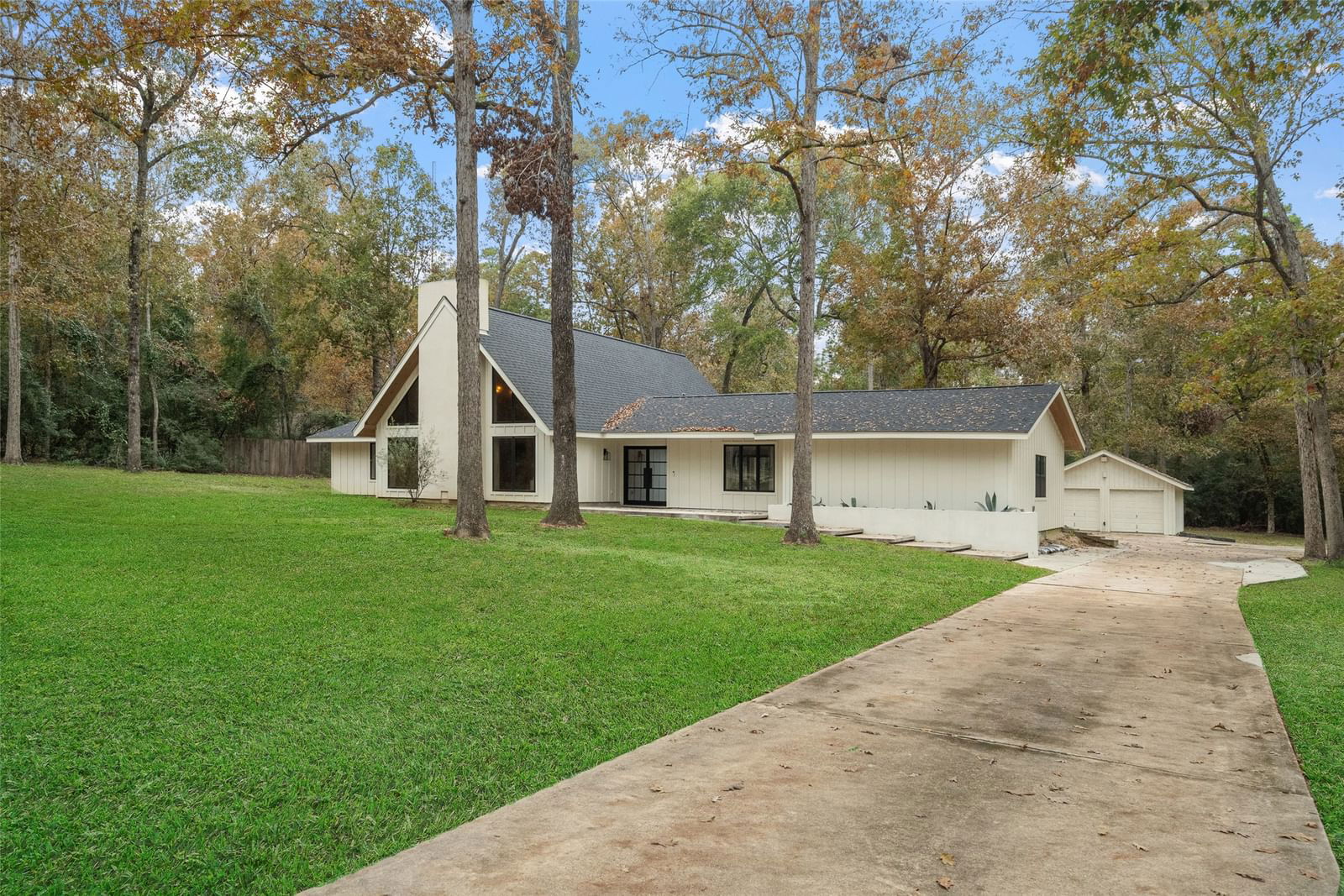 Real estate property located at 10090 Shady Hollow, Montgomery, Shady Hollow, Conroe, TX, US