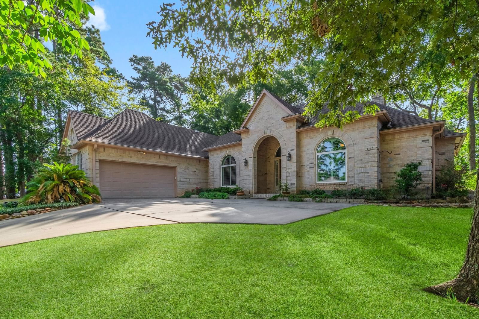 Real estate property located at 121 Greenbriar, Montgomery, April Sound 07, Conroe, TX, US