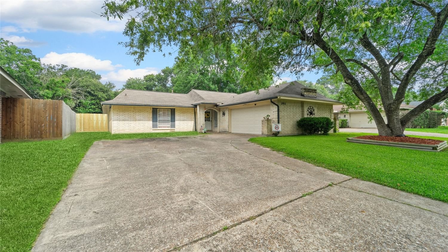 Real estate property located at 3927 Forest Bluff, Harris, Sherwood Trails Sec 01, Kingwood, TX, US