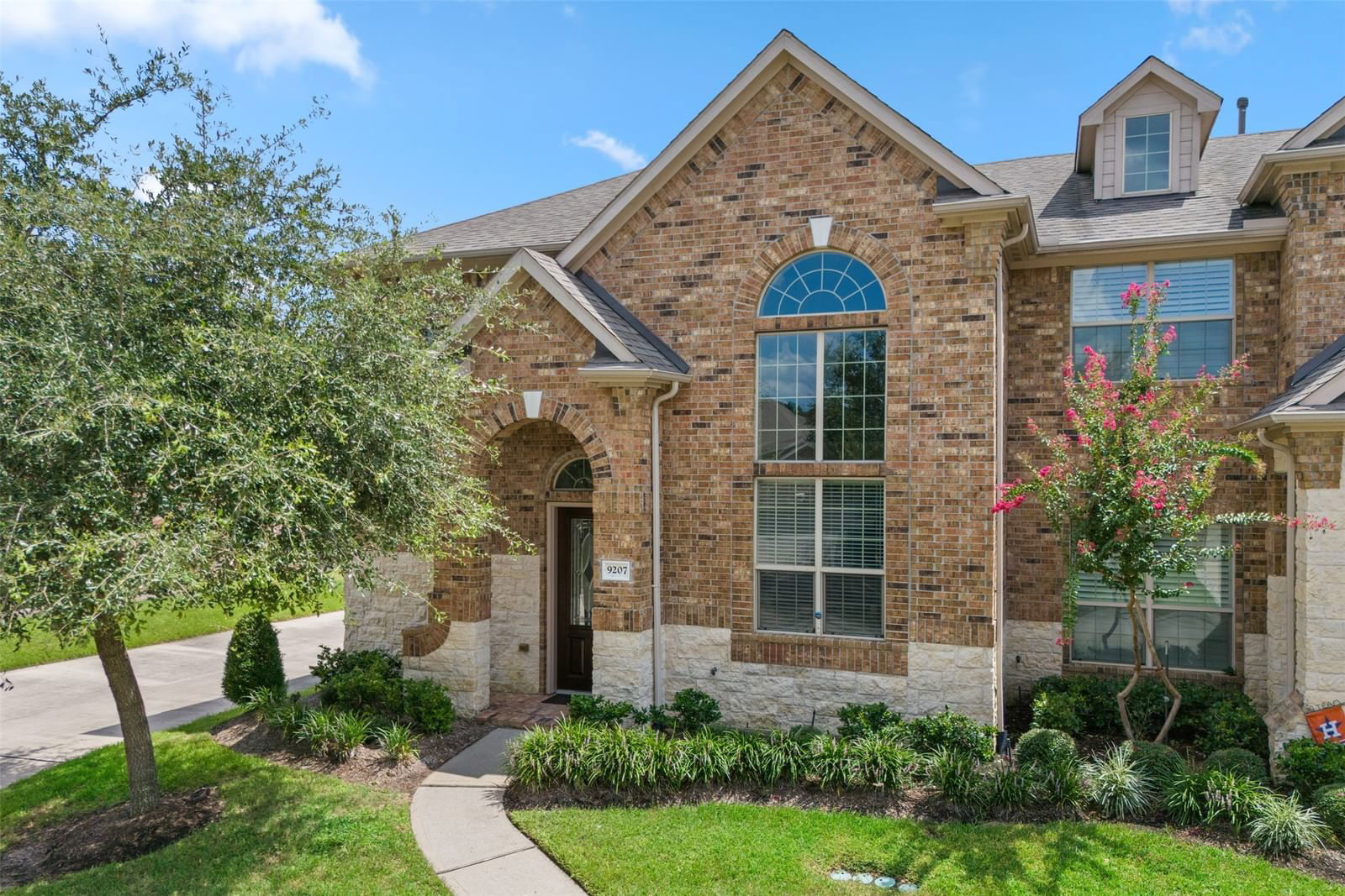 Real estate property located at 9207 Monarch Mist Lane, Harris, Vintage Royale Sec 3, Houston, TX, US