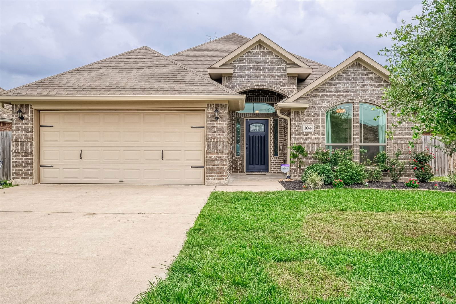 Real estate property located at 104 Rock Rose, Brazoria, Creekside SD Sec 1, Lake Jackson, TX, US