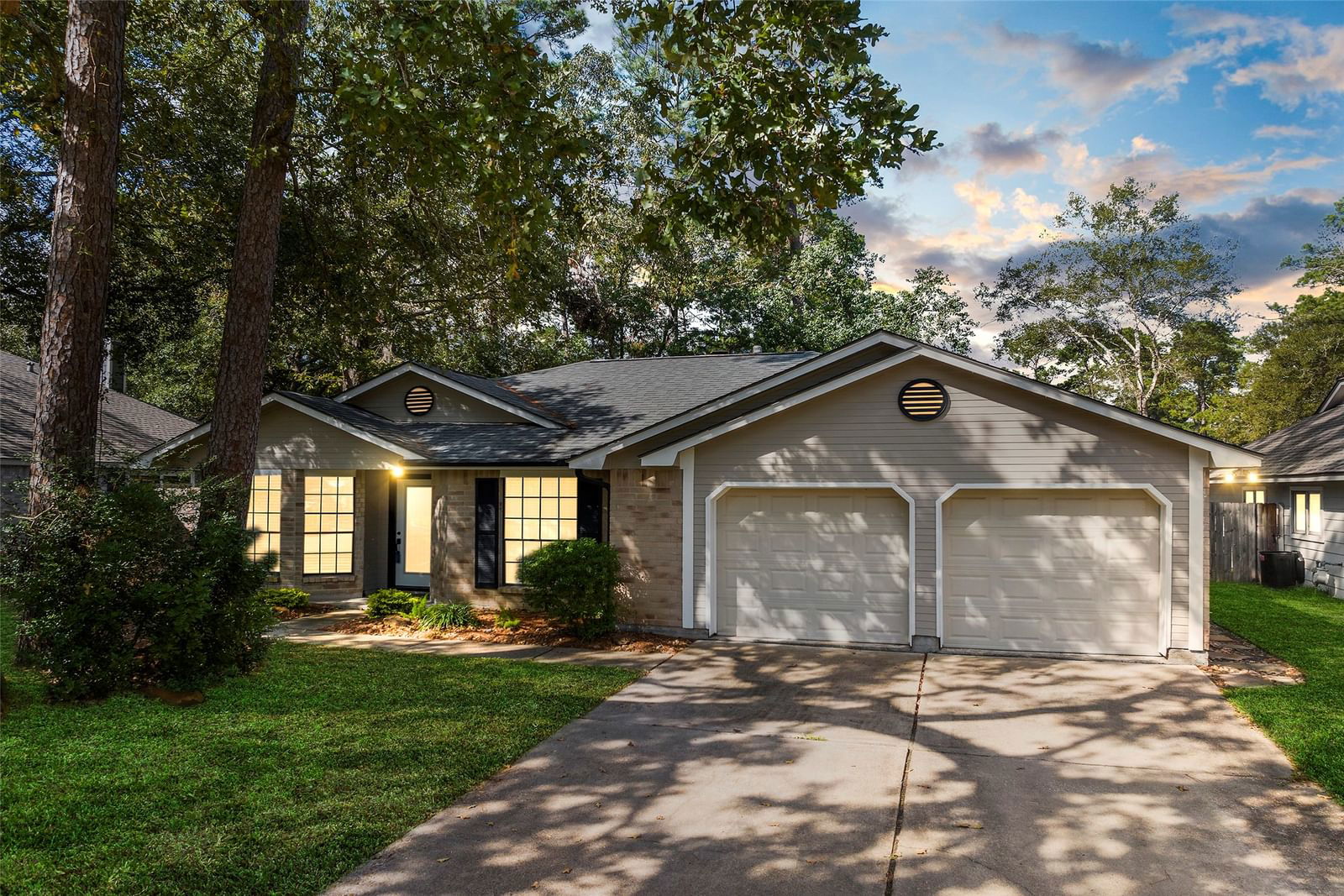 Real estate property located at 2939 Twin Knolls, Harris, Elm Grove Village, Kingwood, TX, US