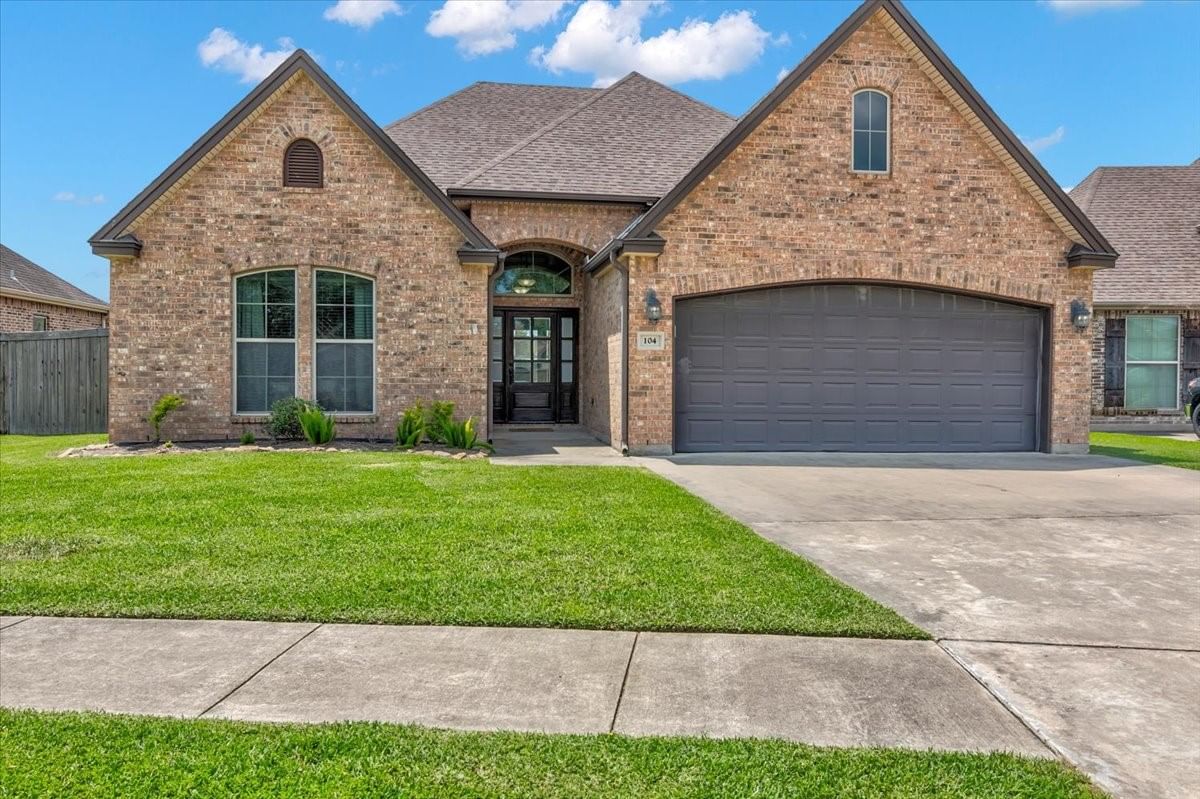 Real estate property located at 104 Sterling Ridge, Jefferson, Sterling Ridge Ph I, Nederland, TX, US