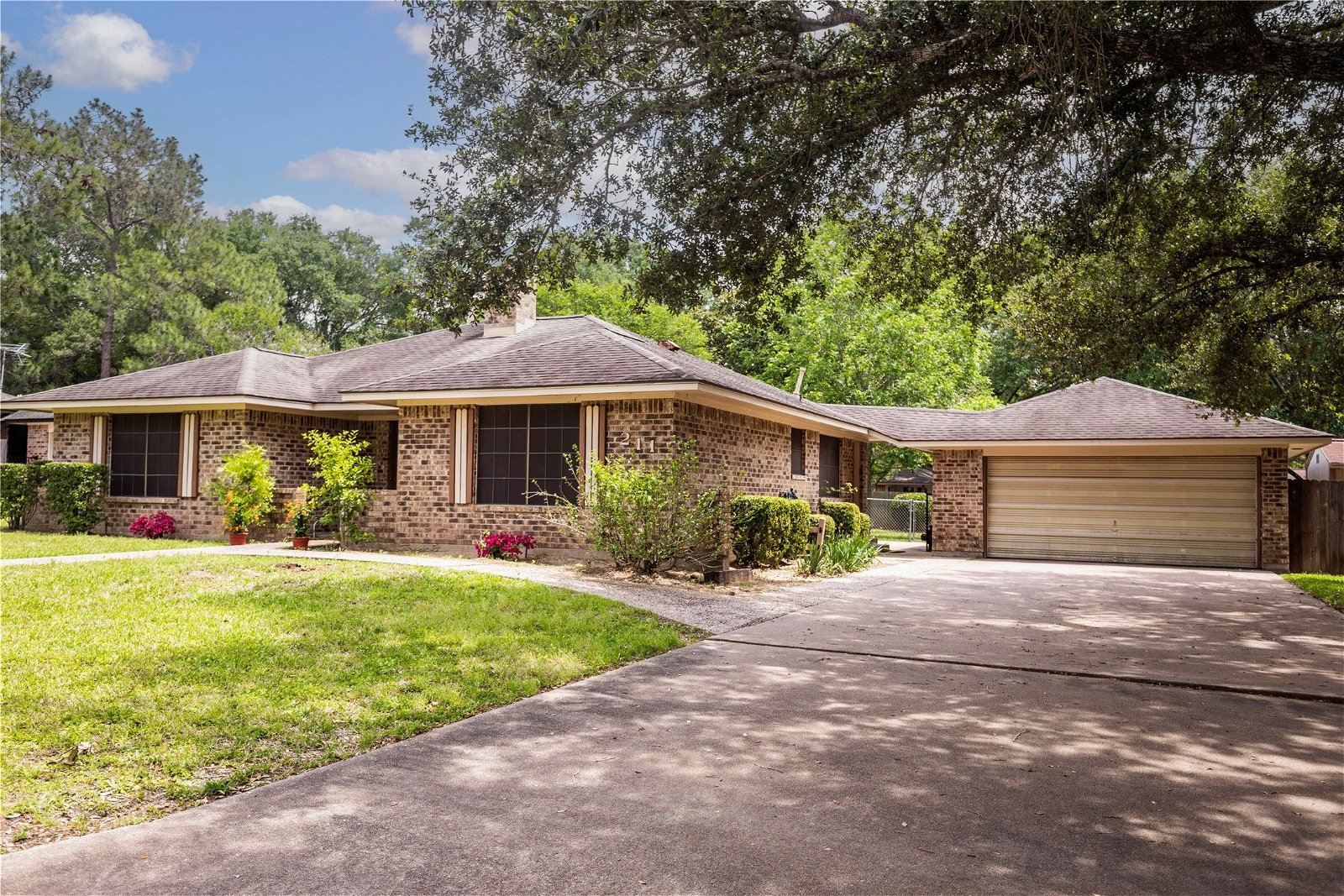Real estate property located at 211 Duerr, Austin, Bellville, TX, US