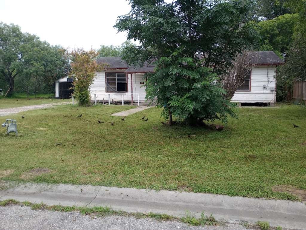 Real estate property located at 709 Avenue F, San Patricio, Sinton-Cantu Add, Sinton, TX, US