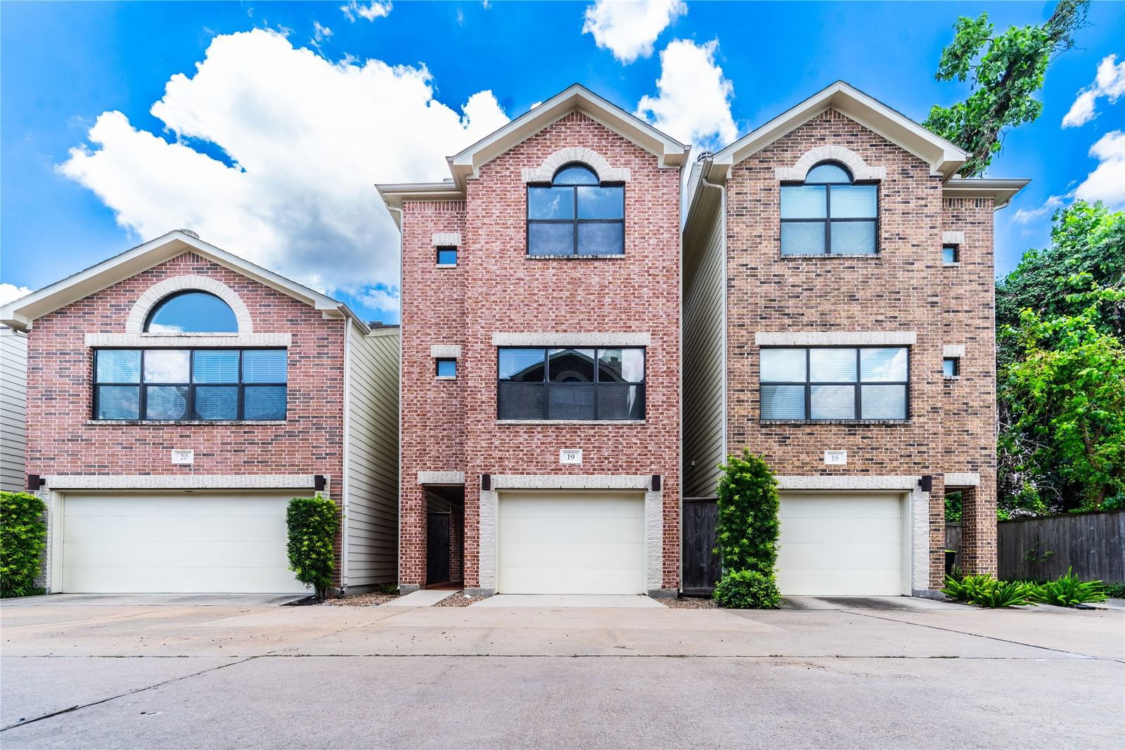 Real estate property located at 650 Westcross #19, Harris, Contemporary Garden Oaks Rep 1, Houston, TX, US