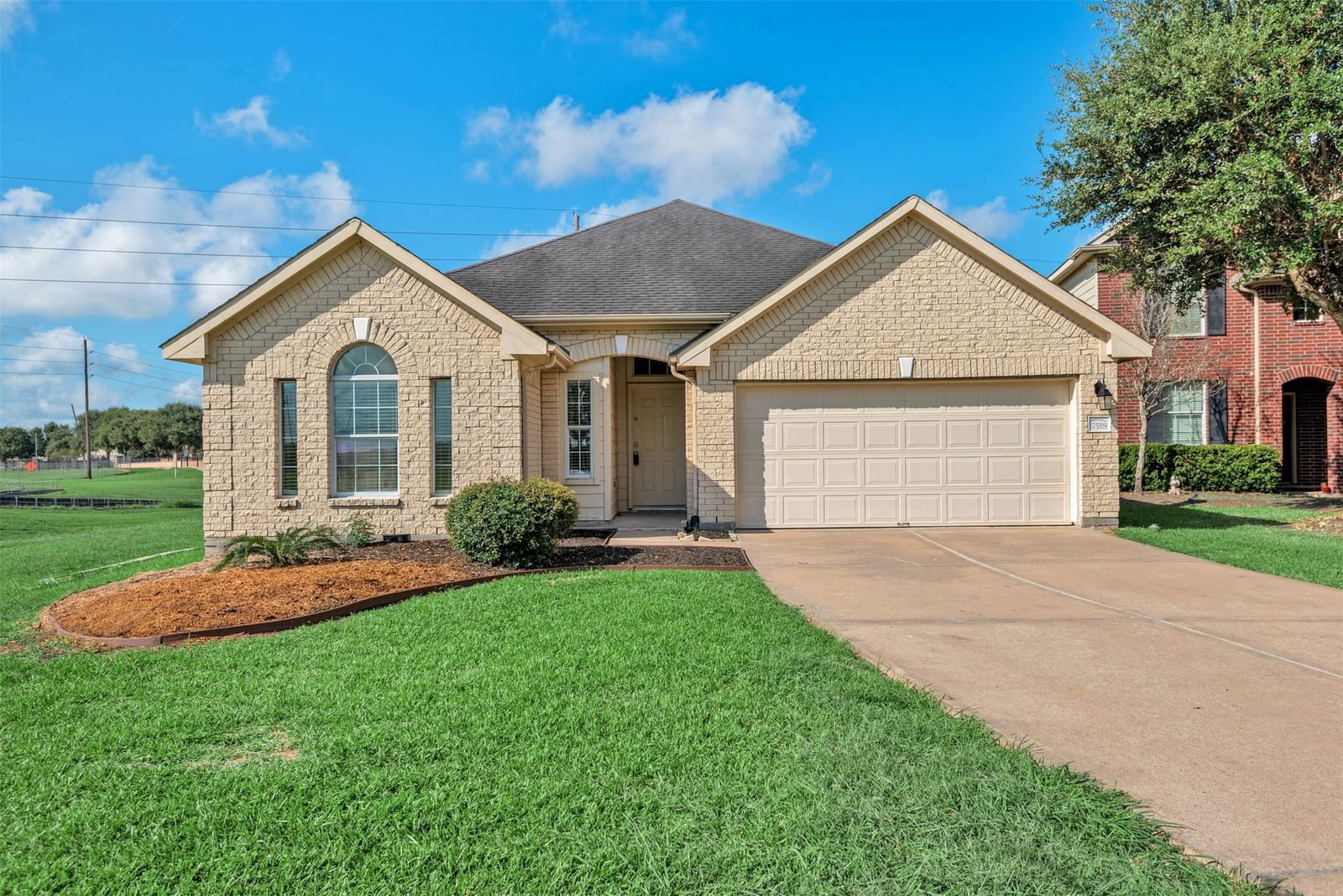 Real estate property located at 7518 Cove Royale, Fort Bend, Grand Mission Sec 10, Richmond, TX, US