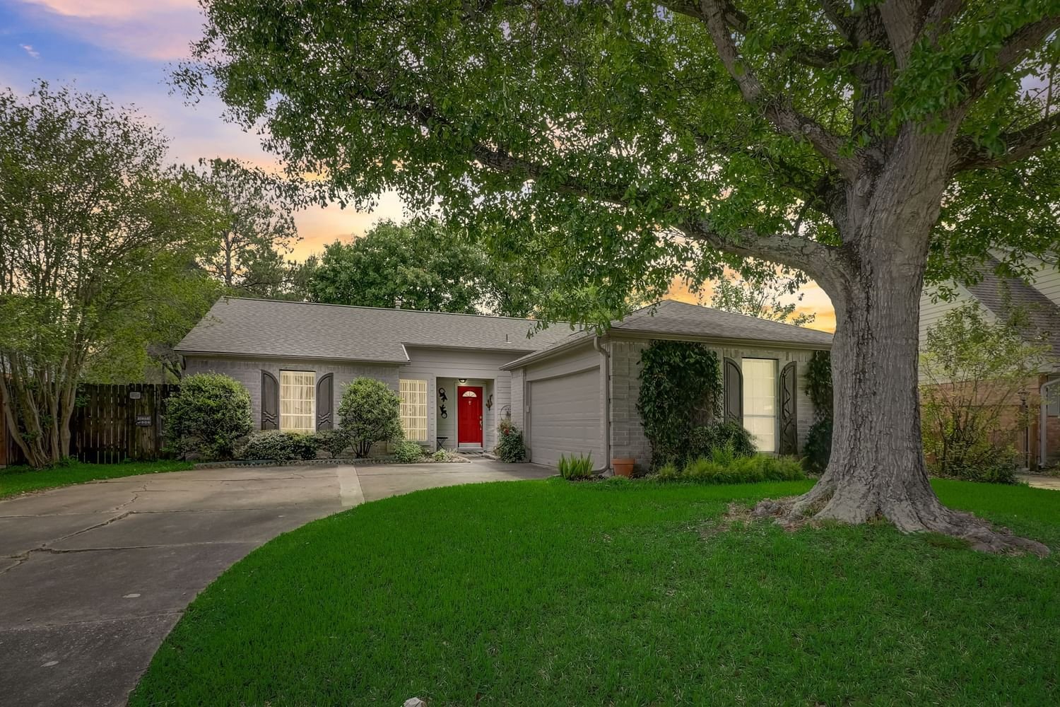 Real estate property located at 210 Woodcombe, Harris, Meadowgreen, Houston, TX, US