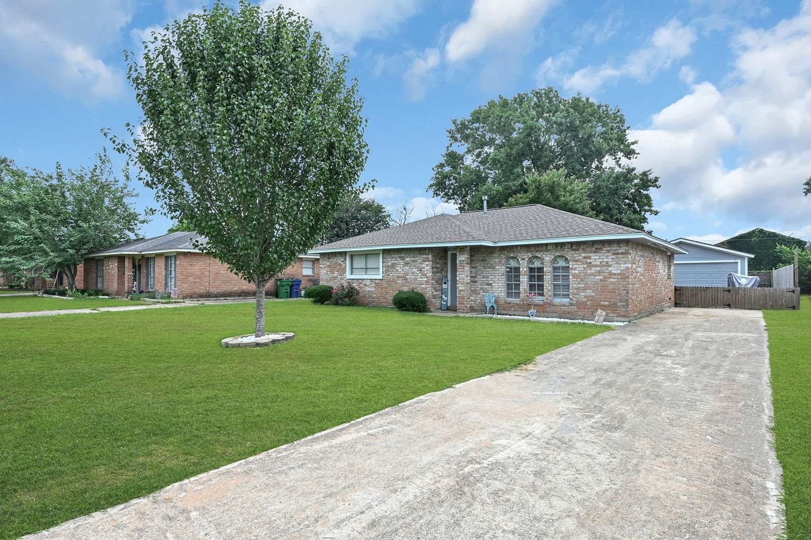 Real estate property located at 1301 Northbrook, Brazoria, Northview Sec 2 Angleton, Angleton, TX, US