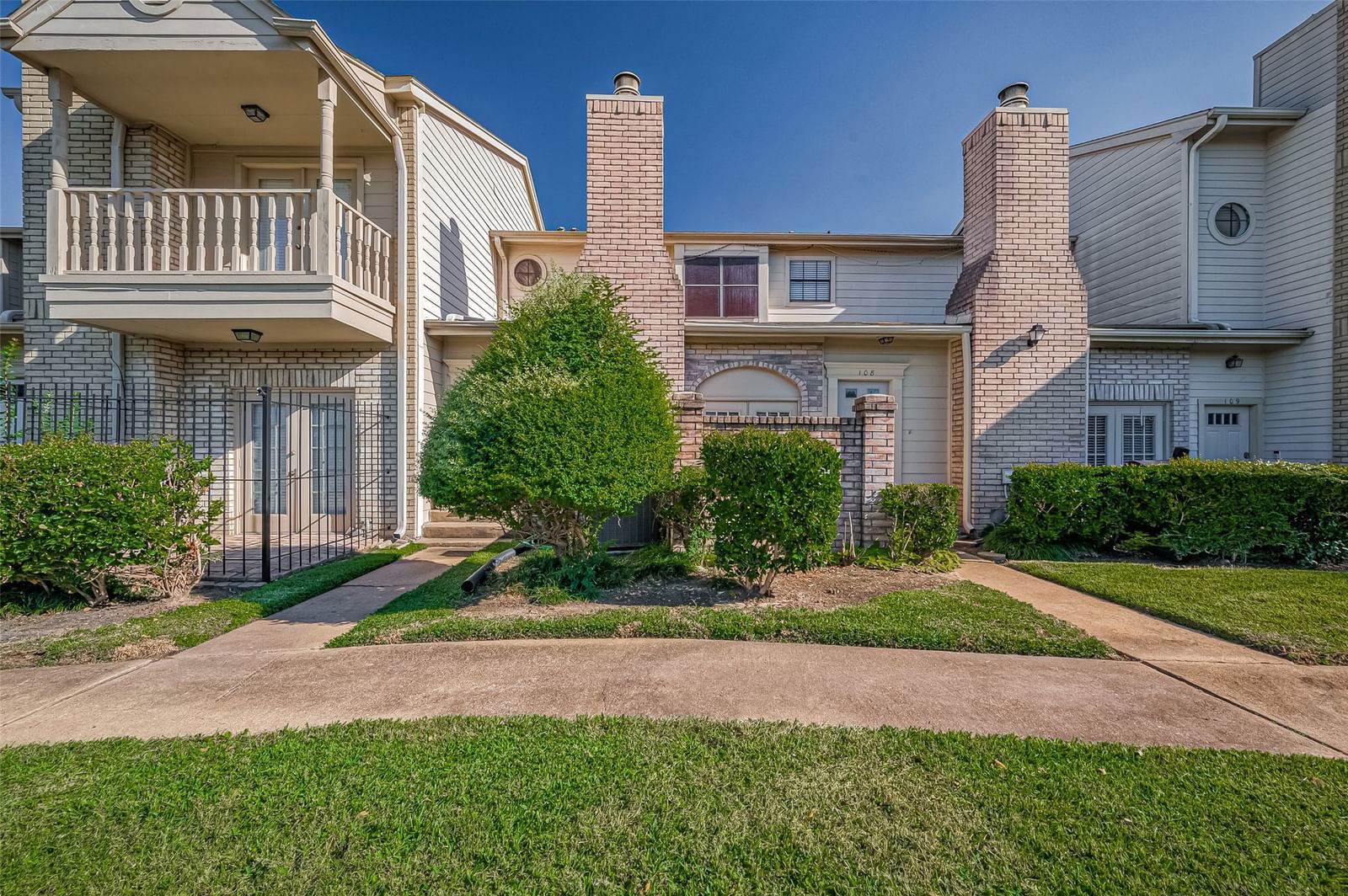 Real estate property located at 800 Country Place #107, Harris, Memorial Place T/H R/P & Ext, Houston, TX, US