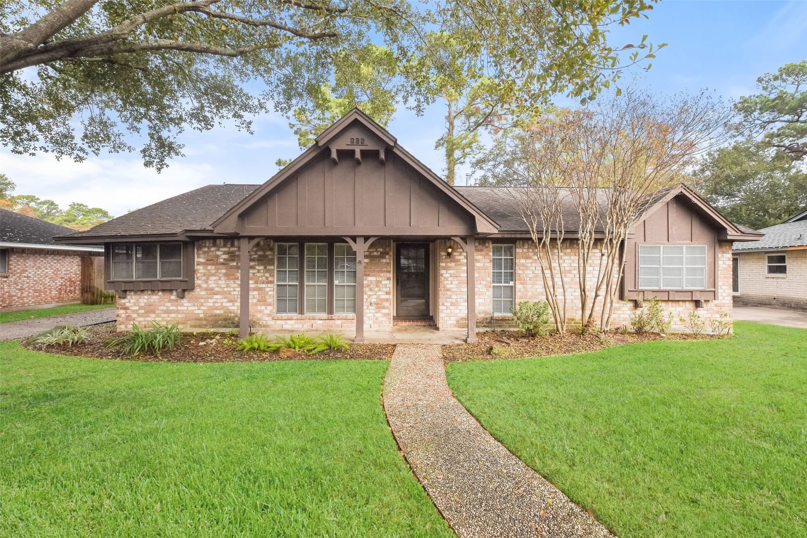 Real estate property located at 8106 Wimbledon, Harris, Prestonwood Forest, Houston, TX, US