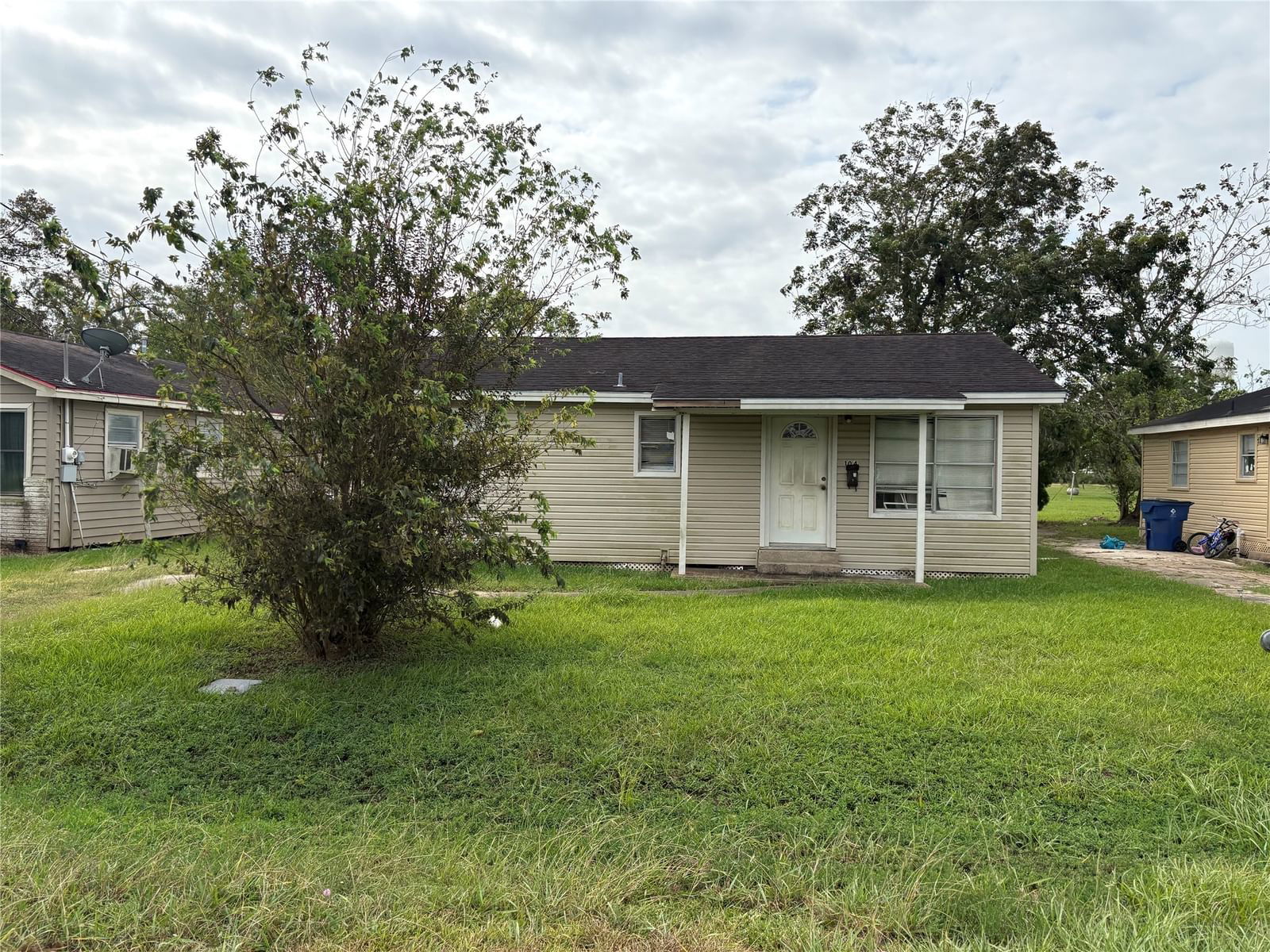 Real estate property located at 104 Prewitt, Brazoria, Lincoln Heights, West Columbia, TX, US