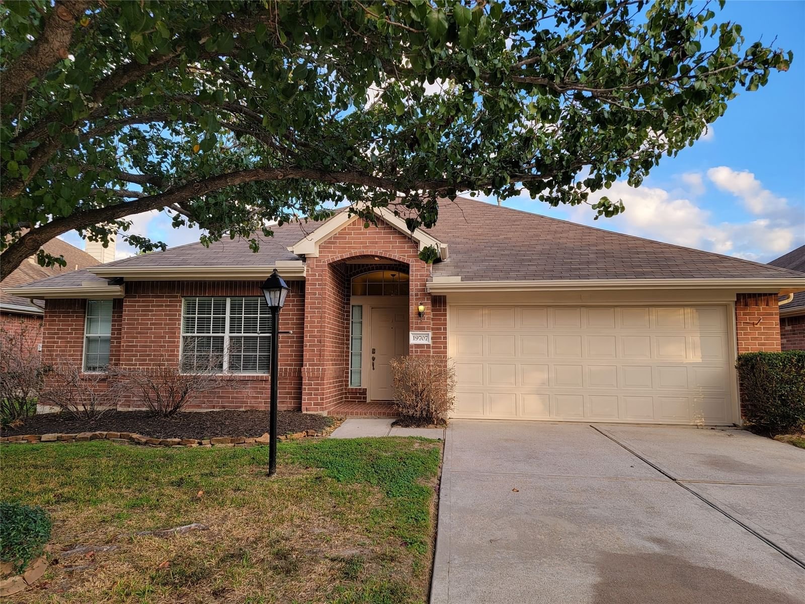 Real estate property located at 19707 Fawns Crossing, Harris, Pinecrest Forest Sec 04, Tomball, TX, US