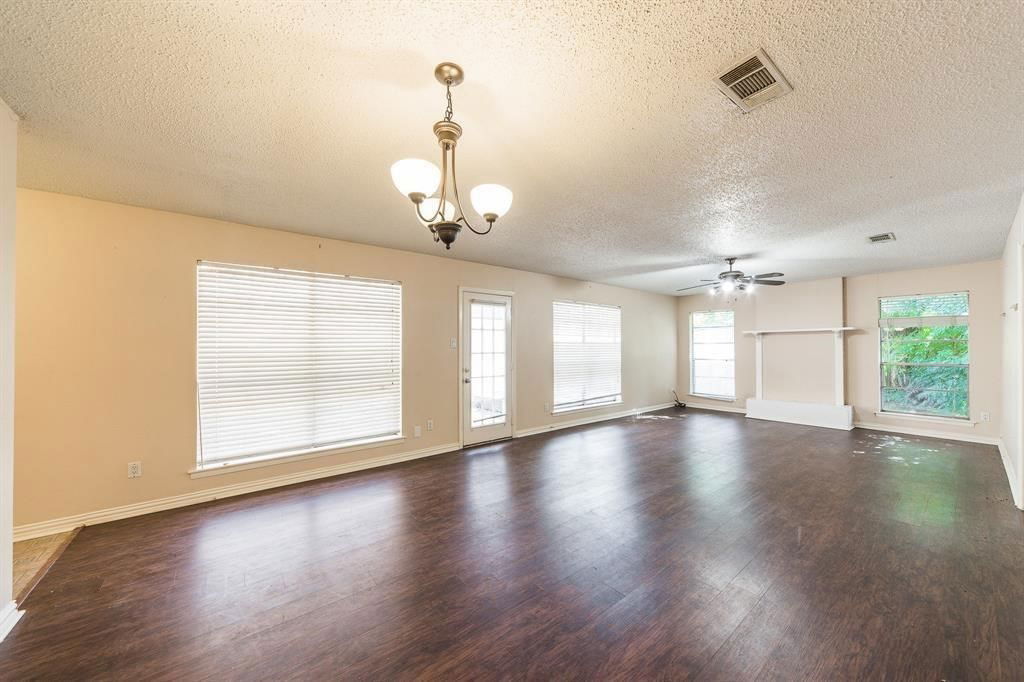 Real estate property located at 1900 Tremont, Fort Bend, Tremont Village Sec 1, Rosenberg, TX, US