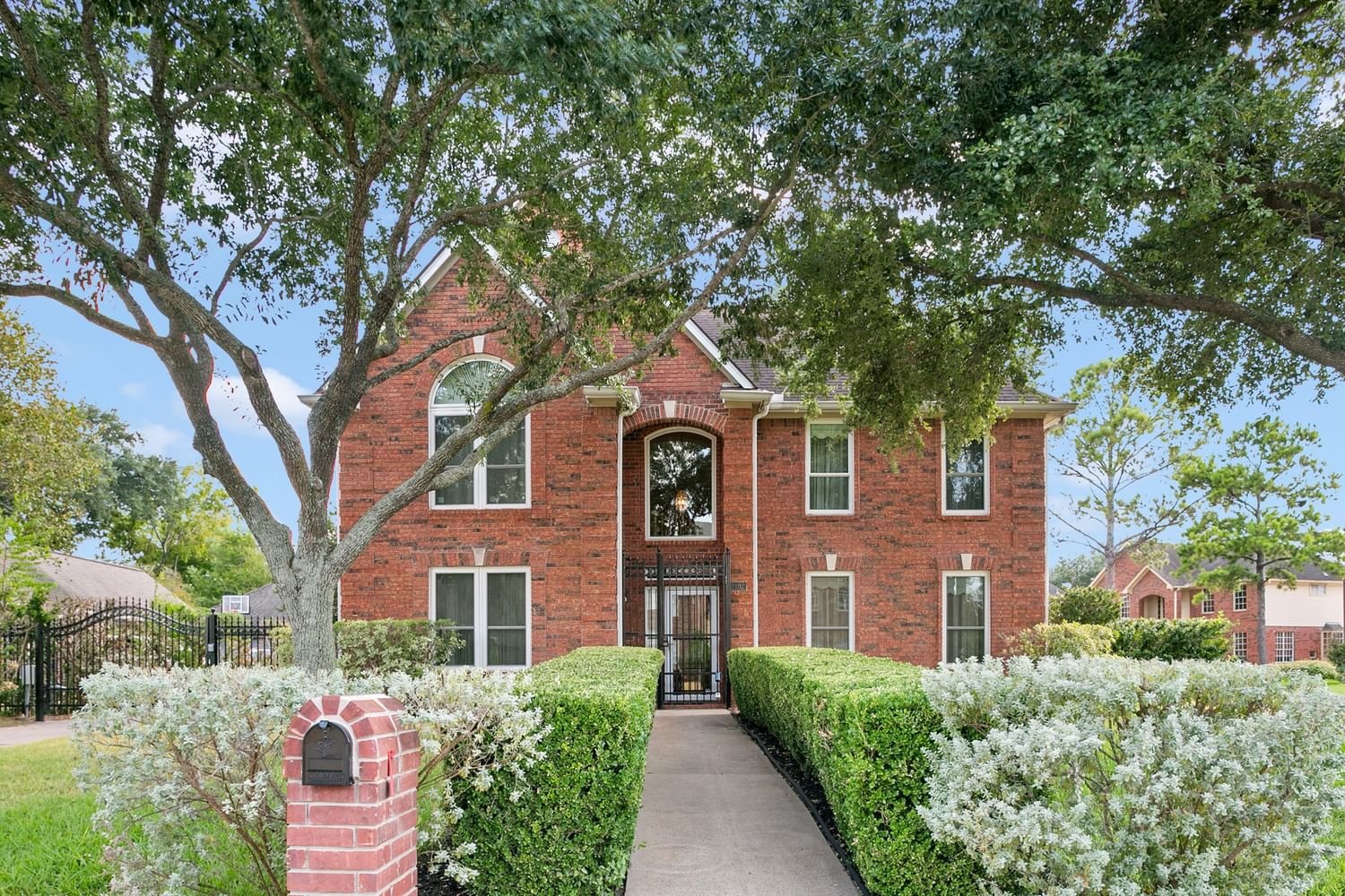 Real estate property located at 2102 Avenida La Quinta, Harris, Houston, TX, US